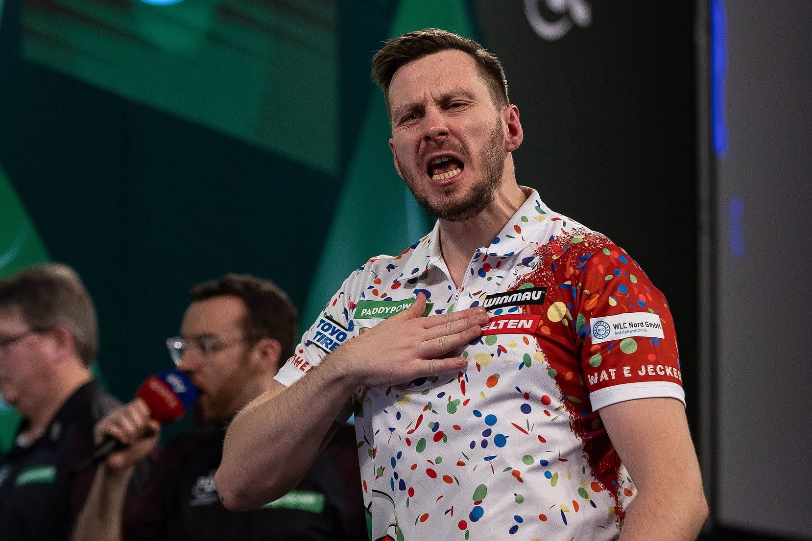 Starke Leistung: Florian Hempel jubelt über sein Comeback bei der Darts-WM.