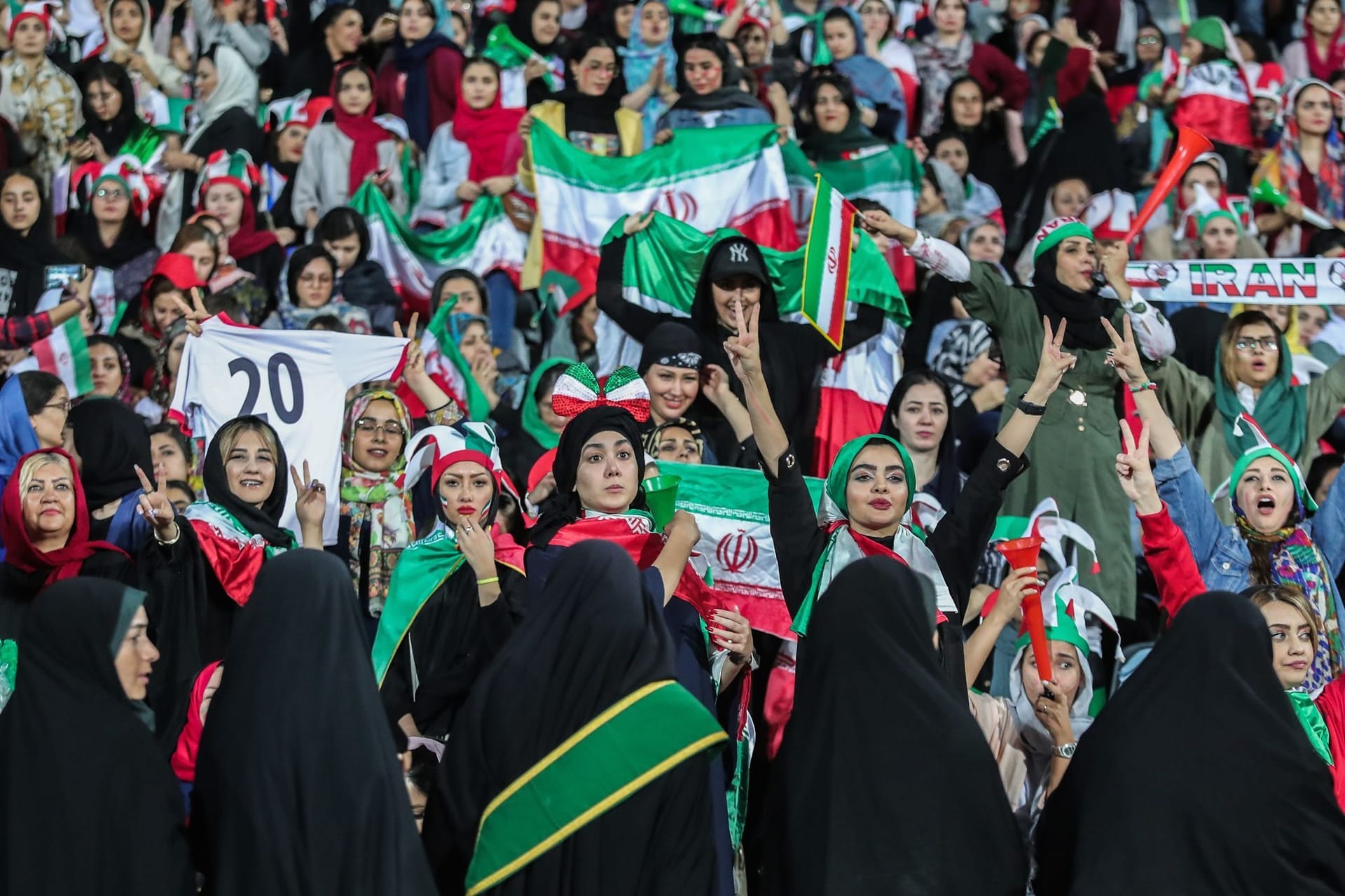 Iranische Frauen im Stadion