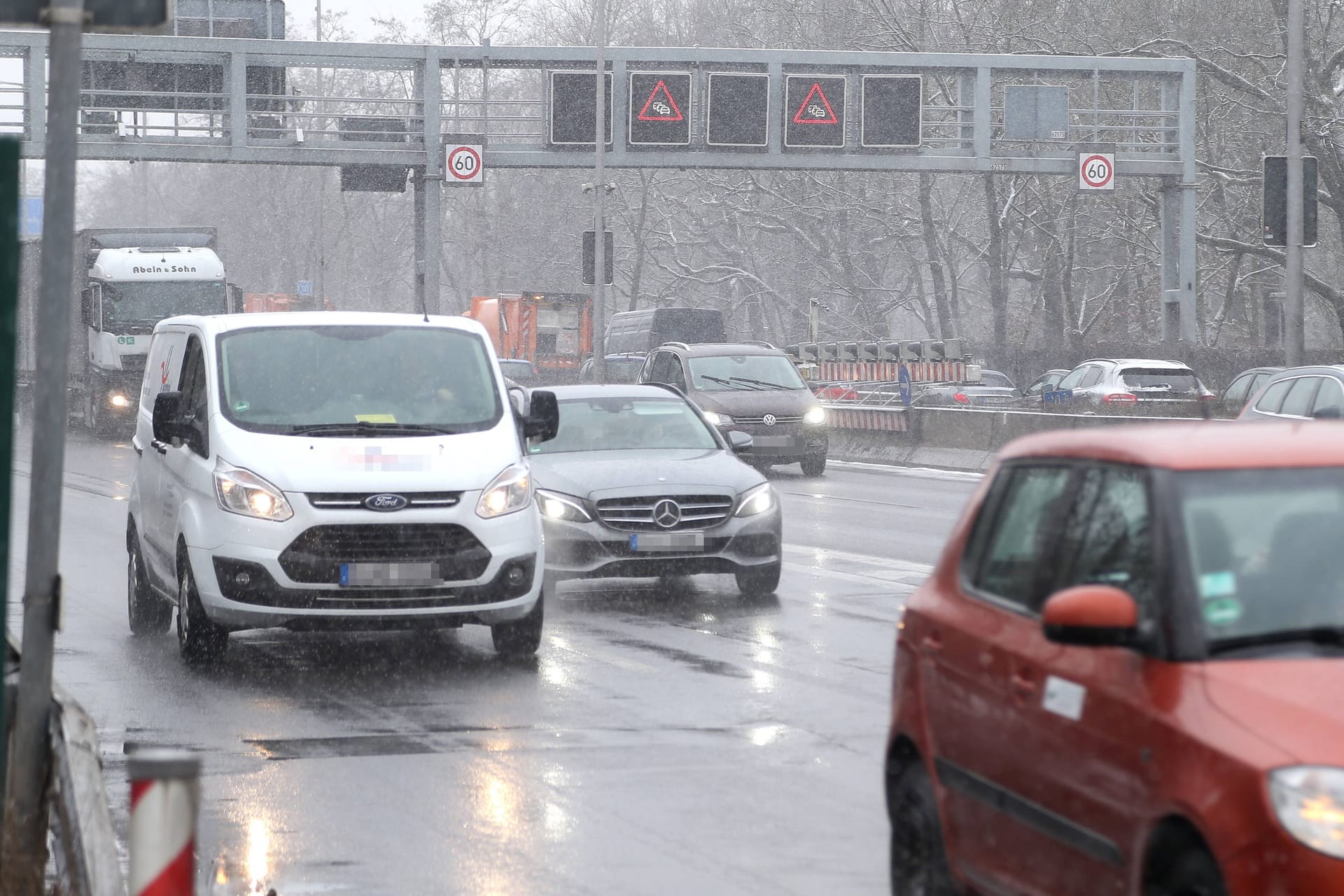 Schneefall auf Stadtautobahn 20.03.2018, Schneefall in Berlin, Reinickendorf