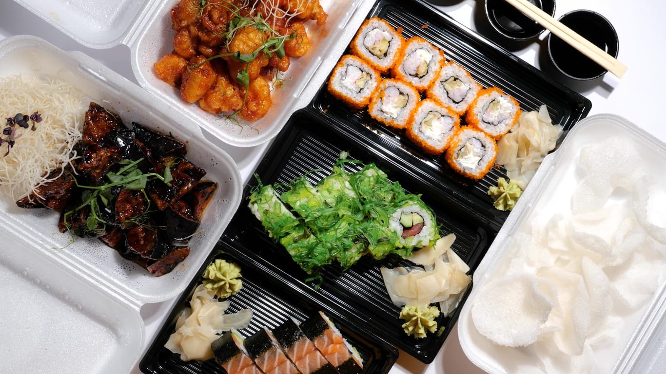asian food, sushi, rolls, noodles, vegetables, shrimps chips