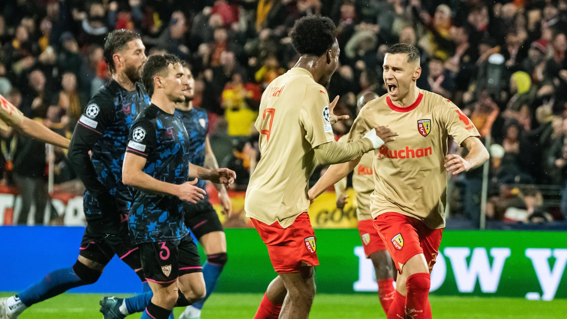 Brachte Lens gegen Sevilla in Führung: Przemyslaw Frankowski (r.).