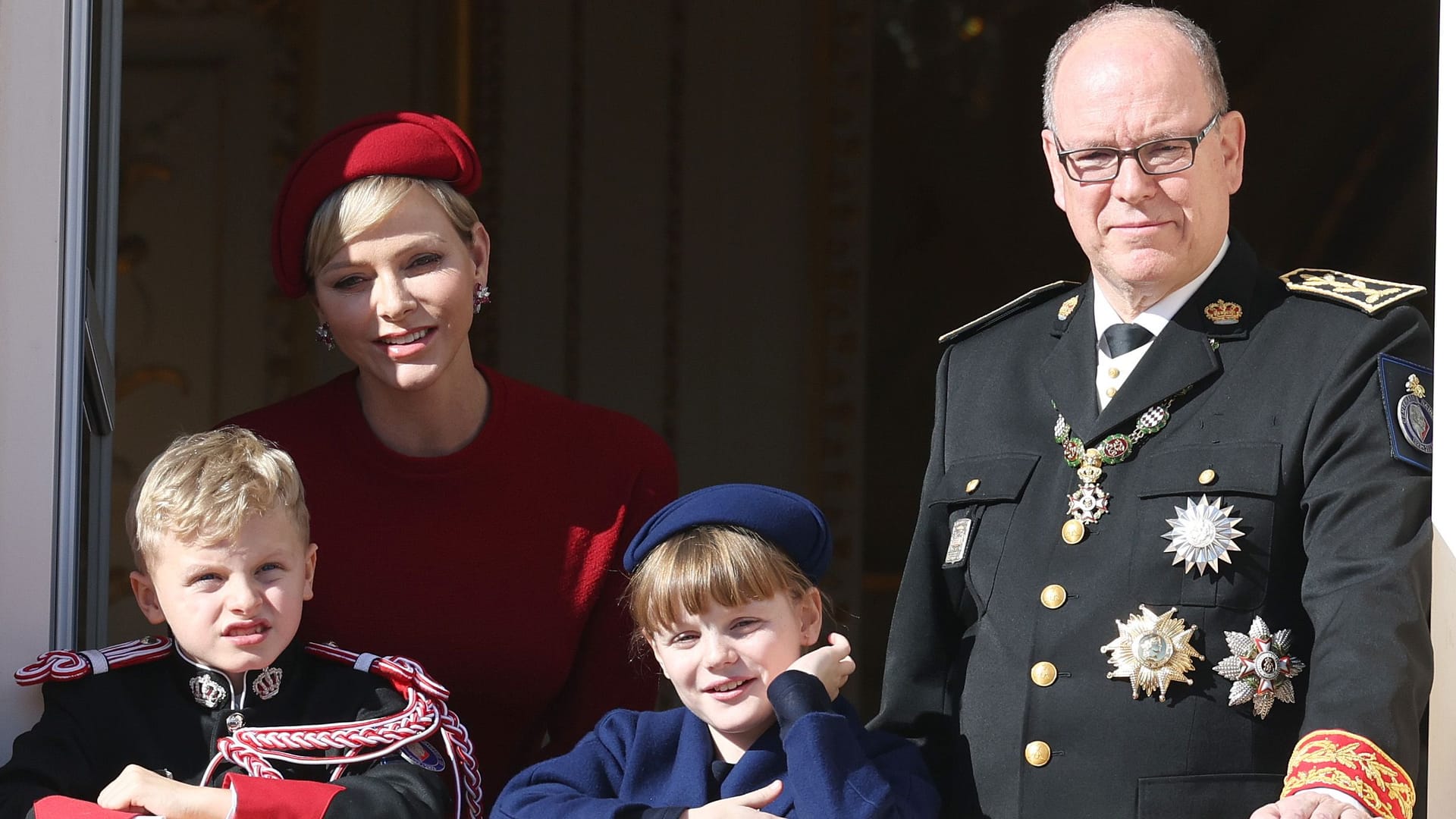 Fürstin Charlène und Fürst Albert mit den gemeinsamen Kindern Jacques und Gabriella.