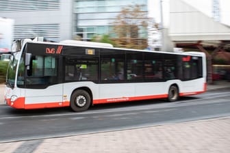 Ein- und abfahrenden Busse am Duisburg HBF
