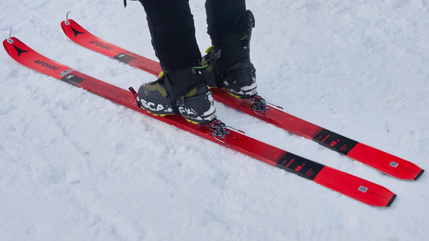 Auf die Skier und los? Zum Skitourengehen gehört die richtige Ausrüstung und Vorbereitung.