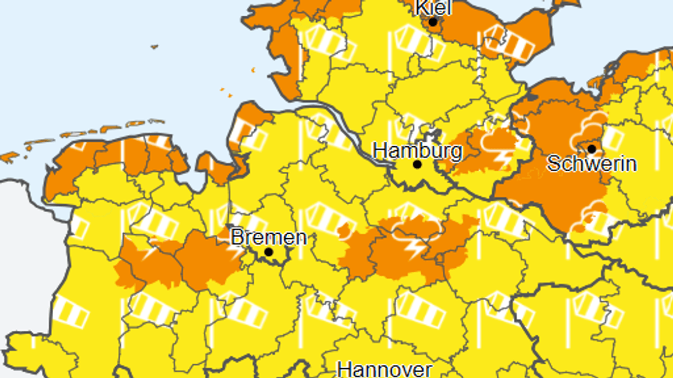 Der Deutsche Wetterdienst (DWD) warnt vor markantem Wetter. In Niedersachsen und Bremen bleibt es den Berechnungen zufolge weiter sehr stürmisch.