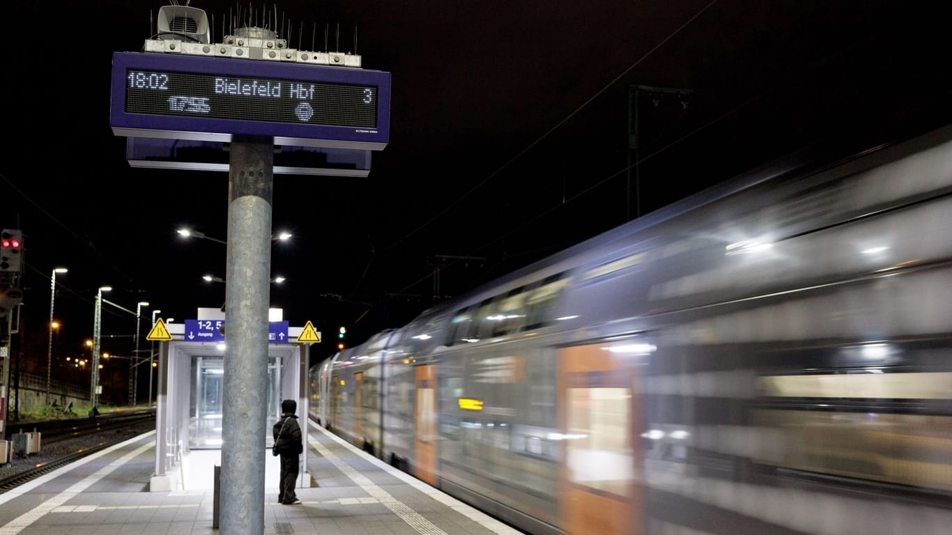 Deutsche Bahn bringt neue Monitore an