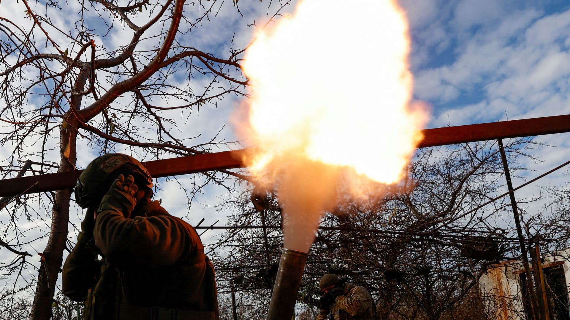 Ukrainischer Soldat an der Front (Archivbild): Russland versucht wohl, bei Kupiansk voranzukommen.