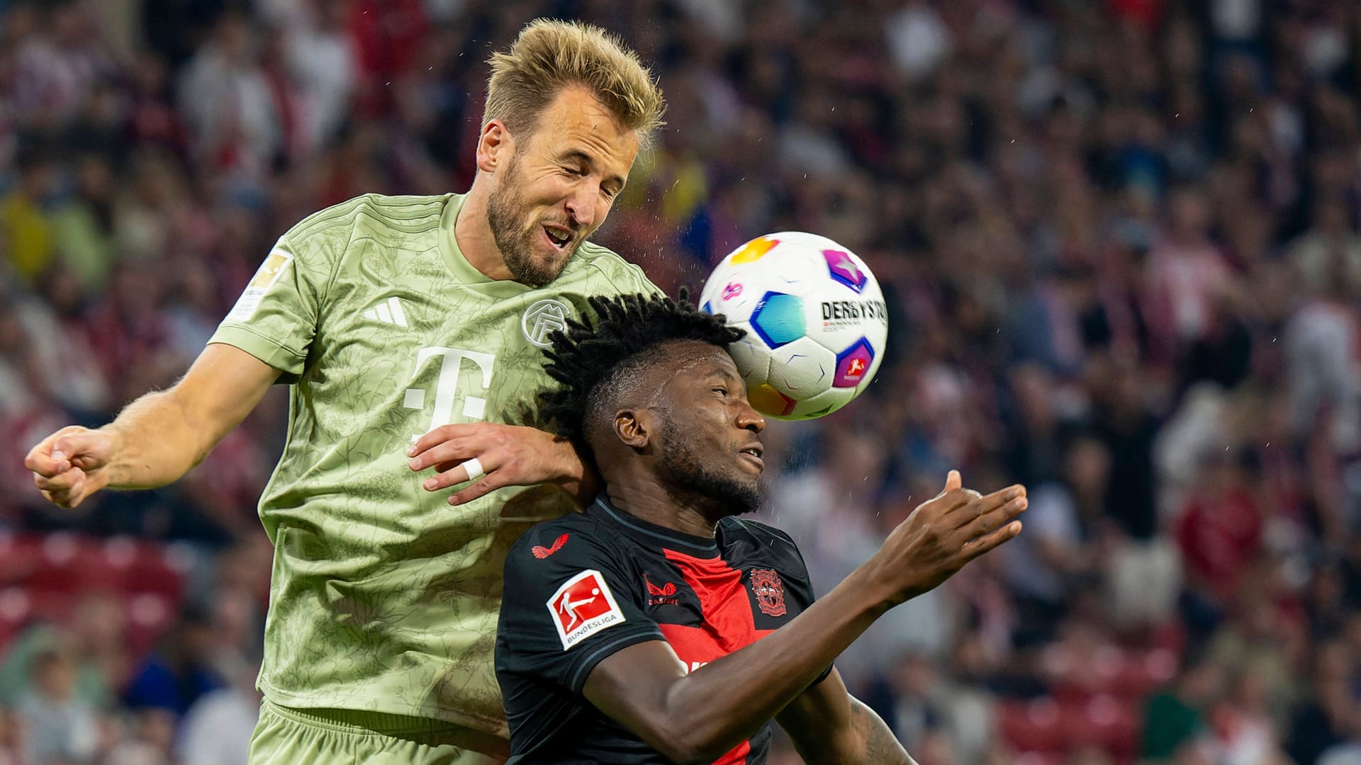 Harry Kane gegen Edmond Tapsoba: Im Hinspiel spielten Bayern und Leverkusen unentschieden. Harry Kane gegen Edmond Tapsoba: Im Hinspiel spielten Bayern und Leverkusen unentschieden.