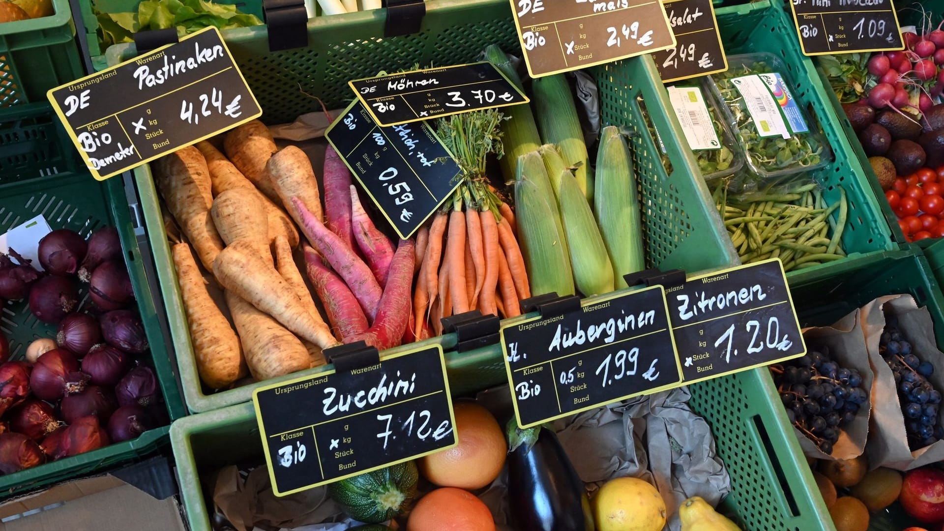 Bio-Gemüse im Supermarkt Bio-Gemüse im Supermarkt
