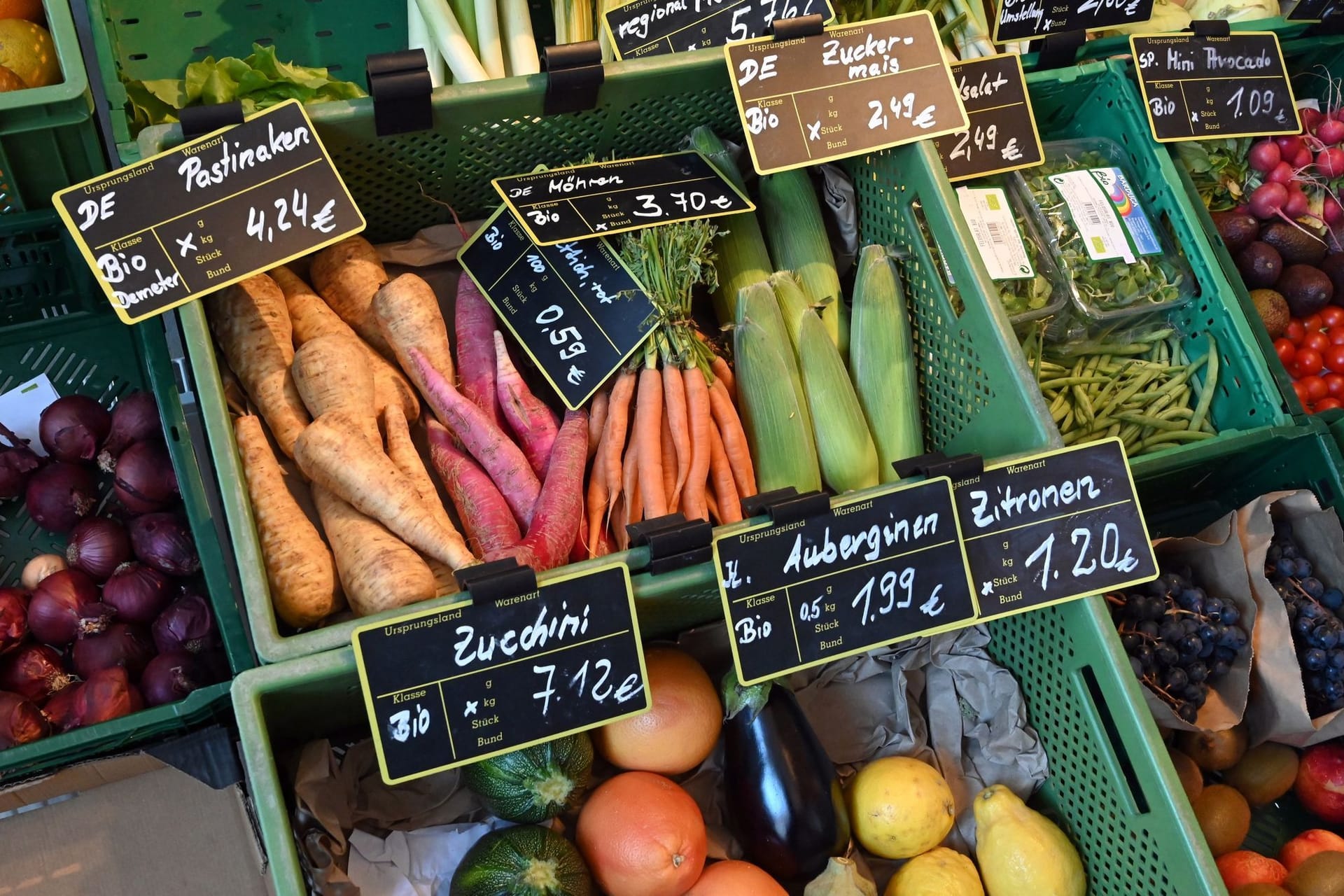 Bio-Gemüse im Supermarkt