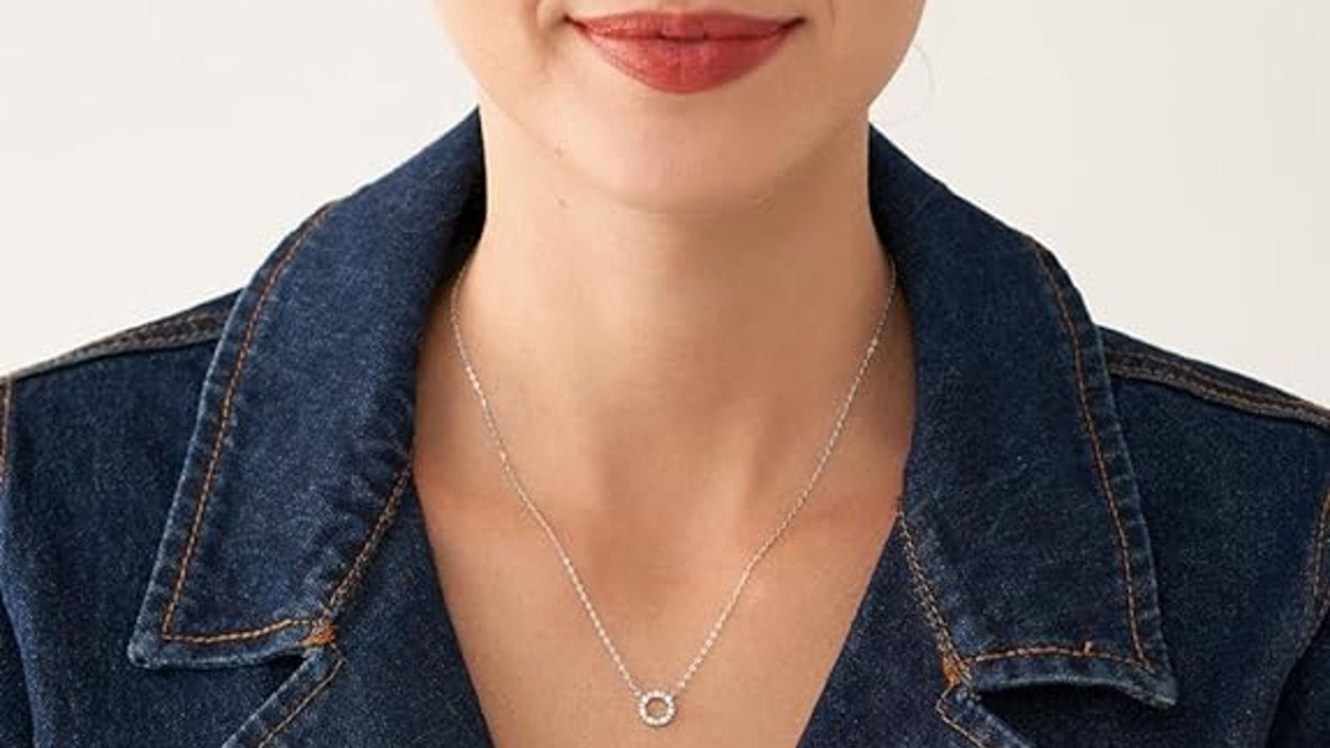 Spät dran mit den Geschenken? Keine Sorge! Bei Amazon gibt es Last-Minute-Angebote für Schmuck und Uhren von Fossil