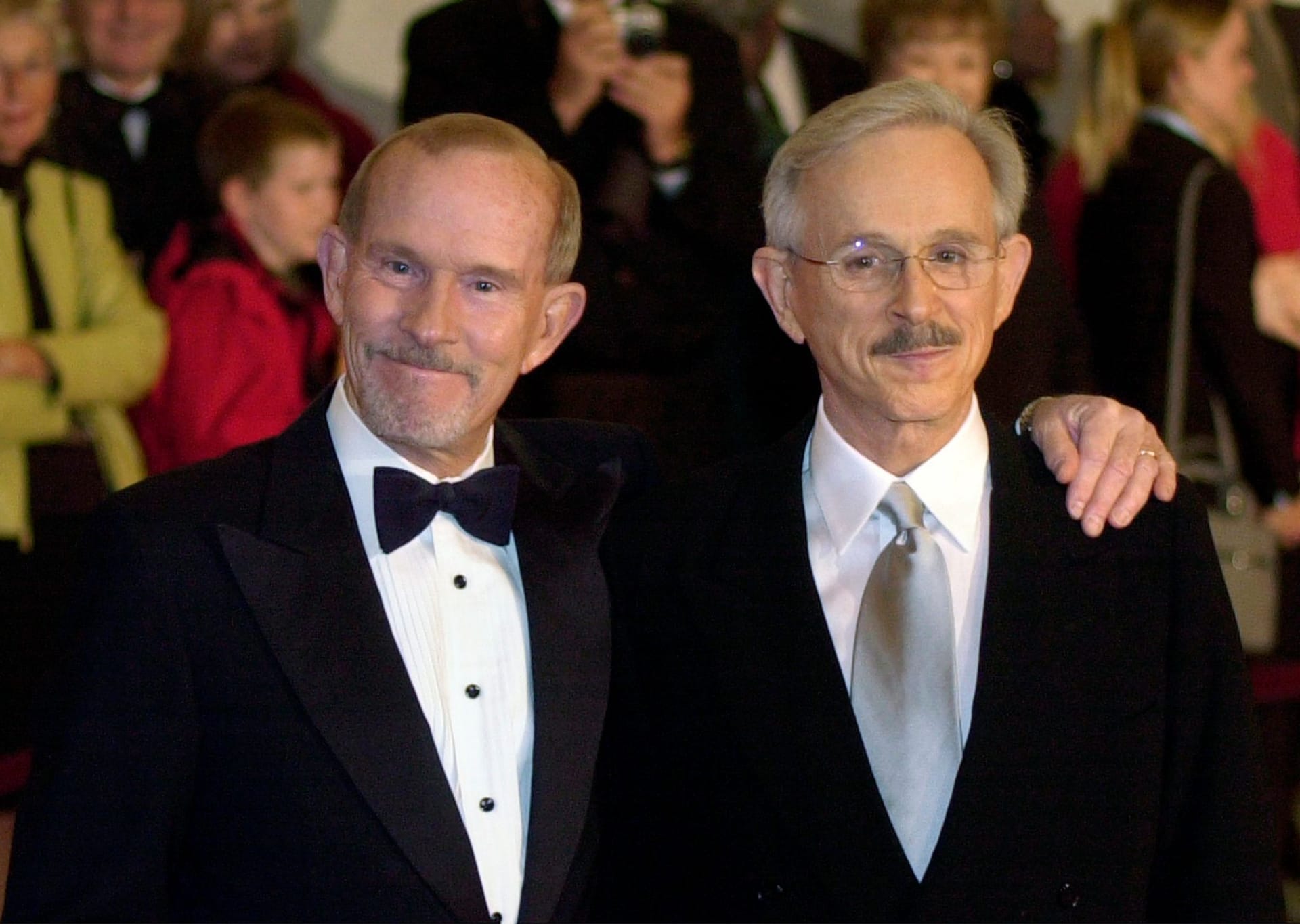 Tom (l.) und Dick Smothers traten als The Smothers Brothers auf.