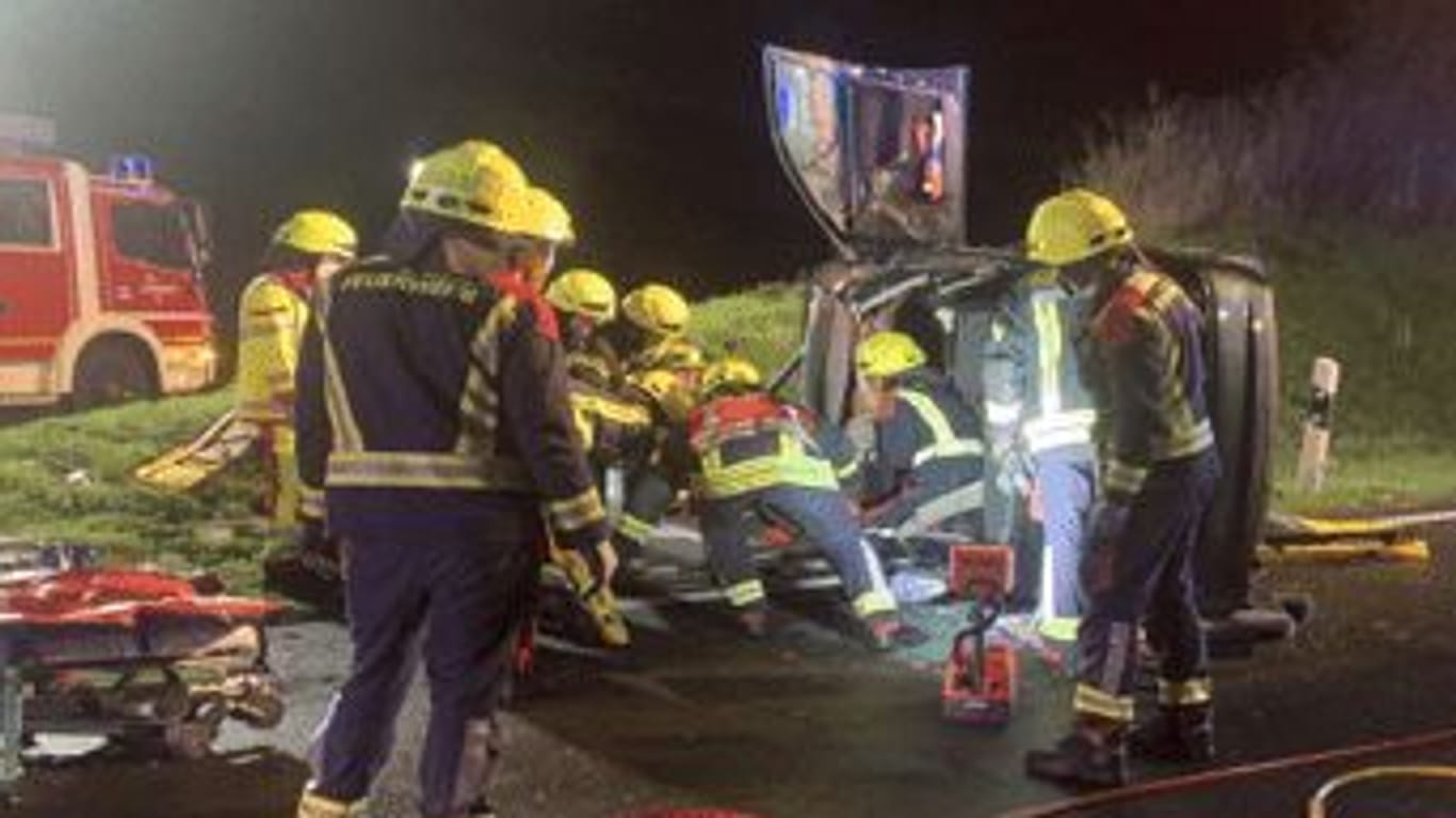 Verkehrsunfall auf dem Dohrweg: Ein Mann musste aus seinem Wagen gerettet werden.
