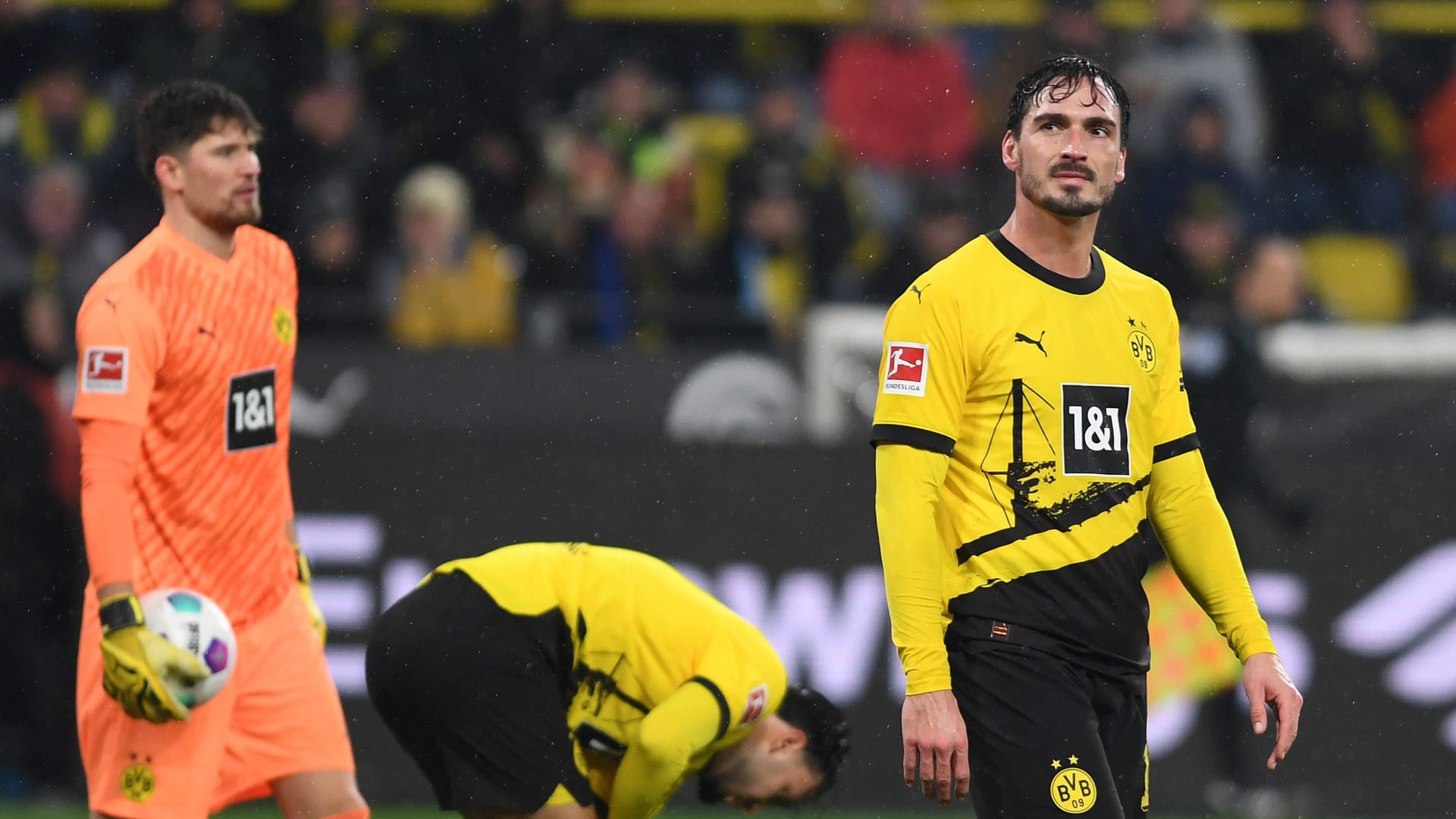 Niedergeschlagene BVB-Stars: Auch Mats Hummels (r.) konnte den Punktverlust gegen Mainz nicht verhindern.