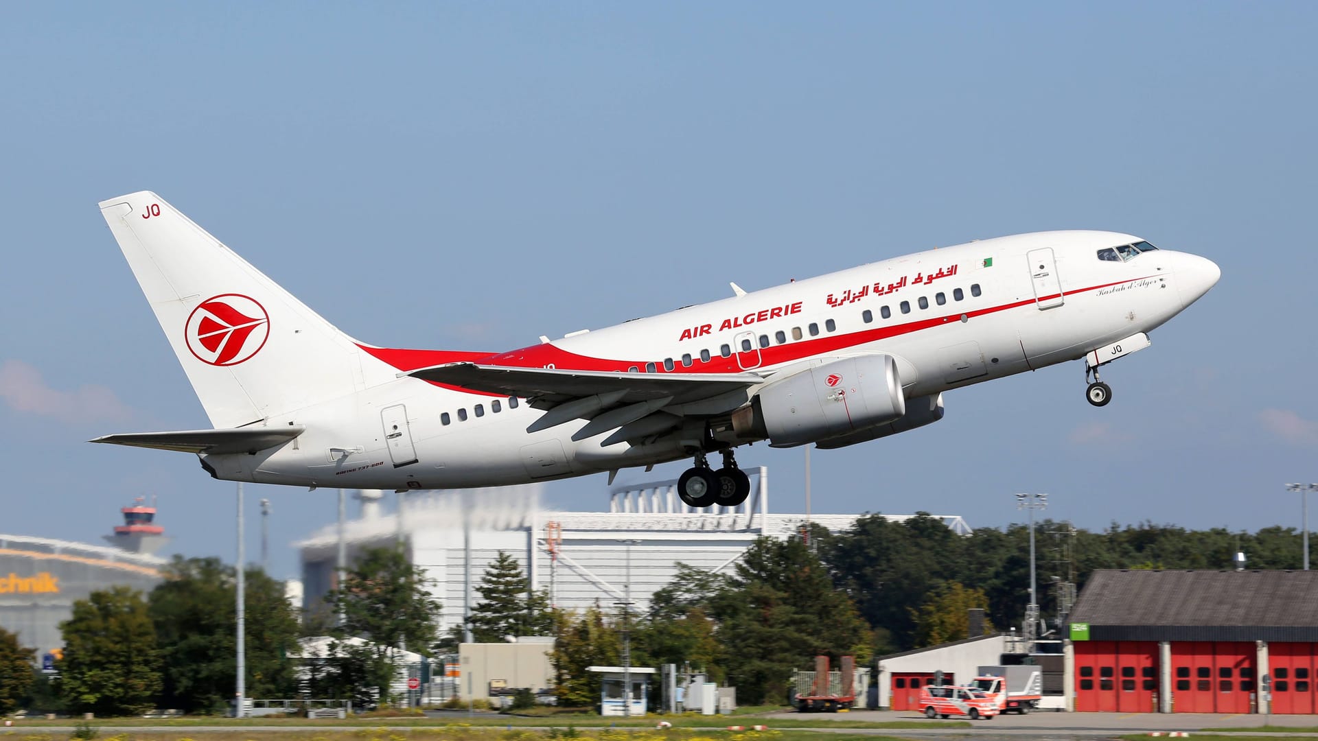 Flug von Algerien nach Frankreich (Archivbild): Mann reist in Fahrwerk mit und überlebt.