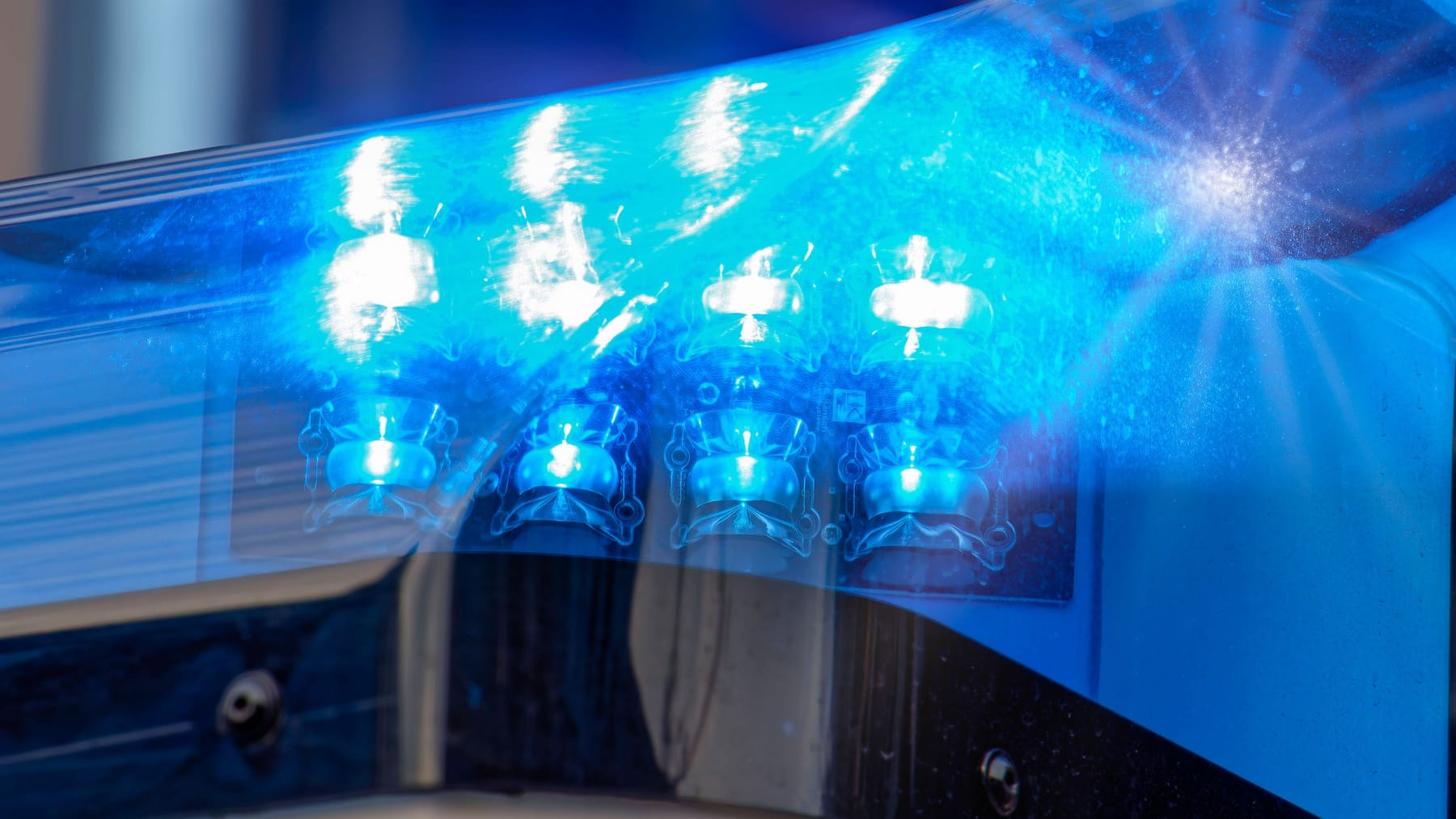 Braunschweig’de Noel partisi kızışıyor: polis memurları yaralandı