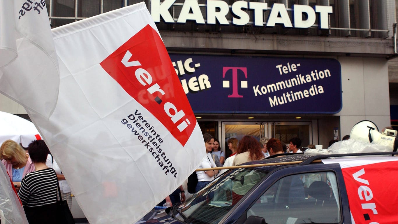 Symbolfoto eines Verdi-Streiks von Beschäftigten im Einzelhandel.