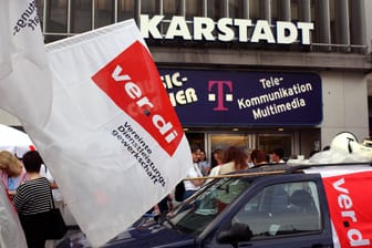 Symbolfoto eines Verdi-Streiks von Beschäftigten im Einzelhandel.