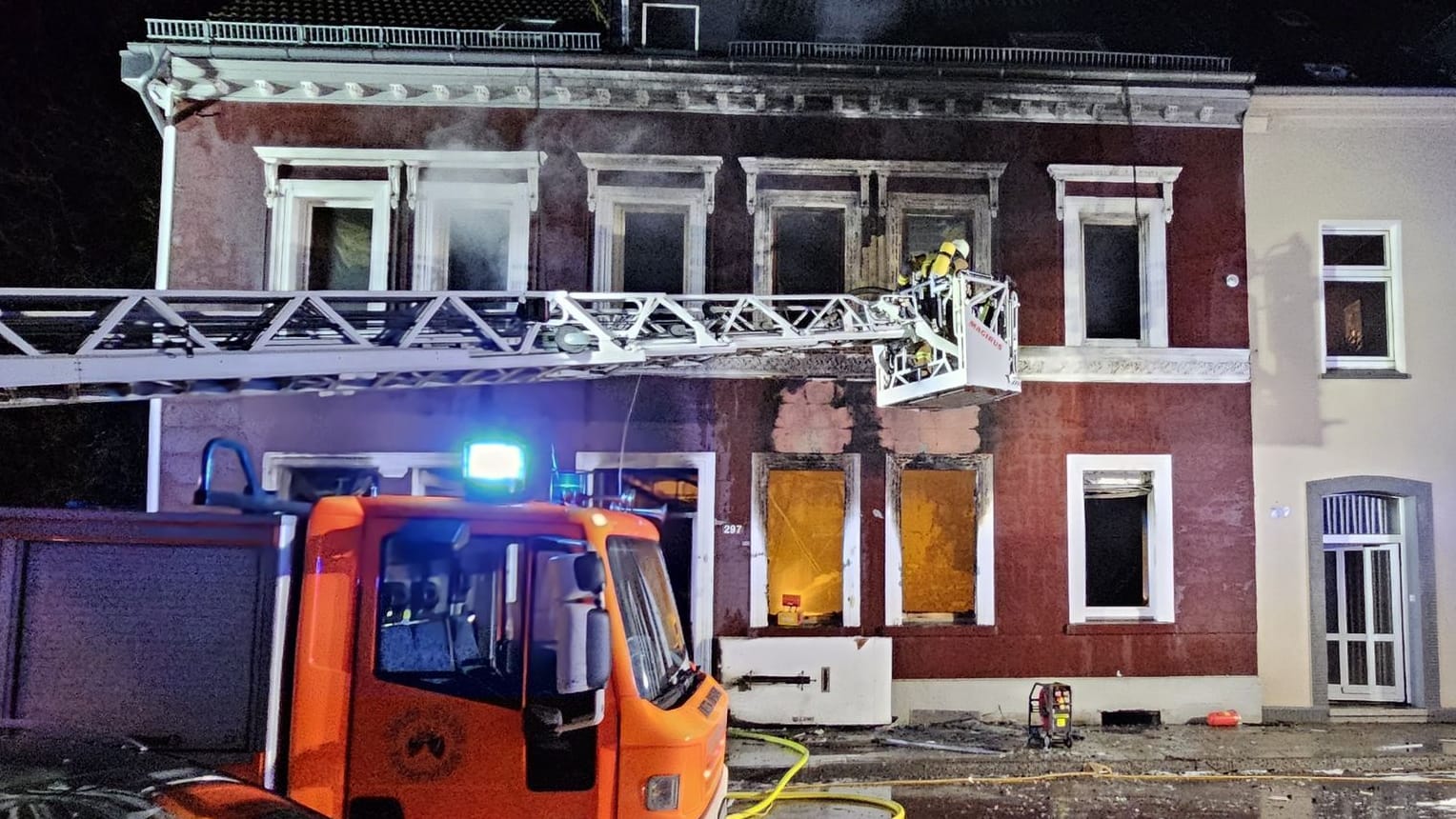 Verletzte bei Explosion in Wohnhaus in Essen Verletzte bei Explosion in Wohnhaus in Essen