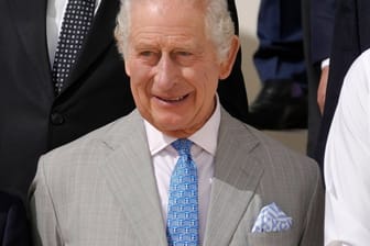 König Charles III. beim COP28-Klimagipfel. Seine Krawattenwahl löste Spekulationen aus.