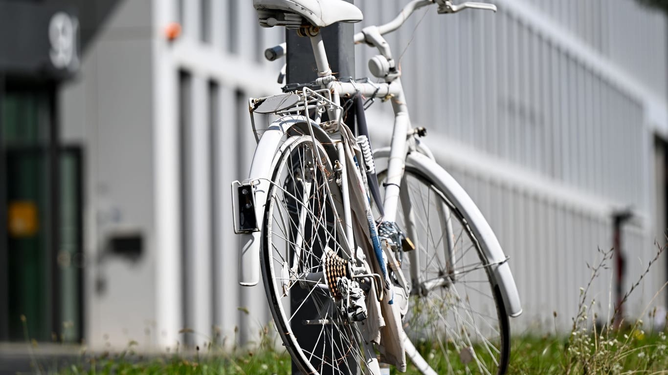 Ghost-Bike