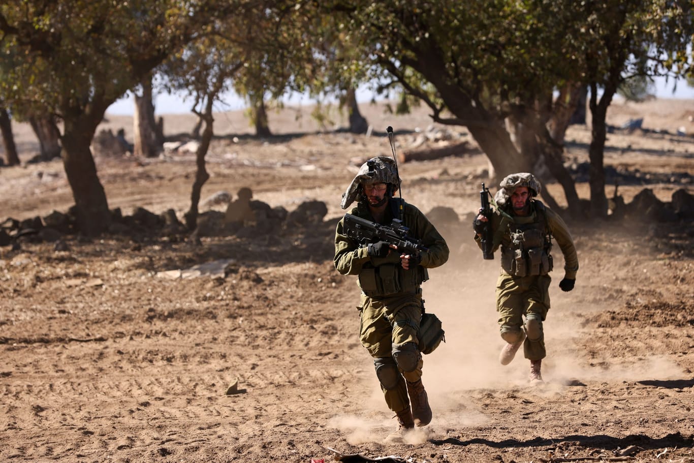 Israelische Soldaten bei einer Übung auf den besetzten Golan-Höhen (Archivbild): Am Montagabend griff die IDF Stellungen der syrischen Armee an.