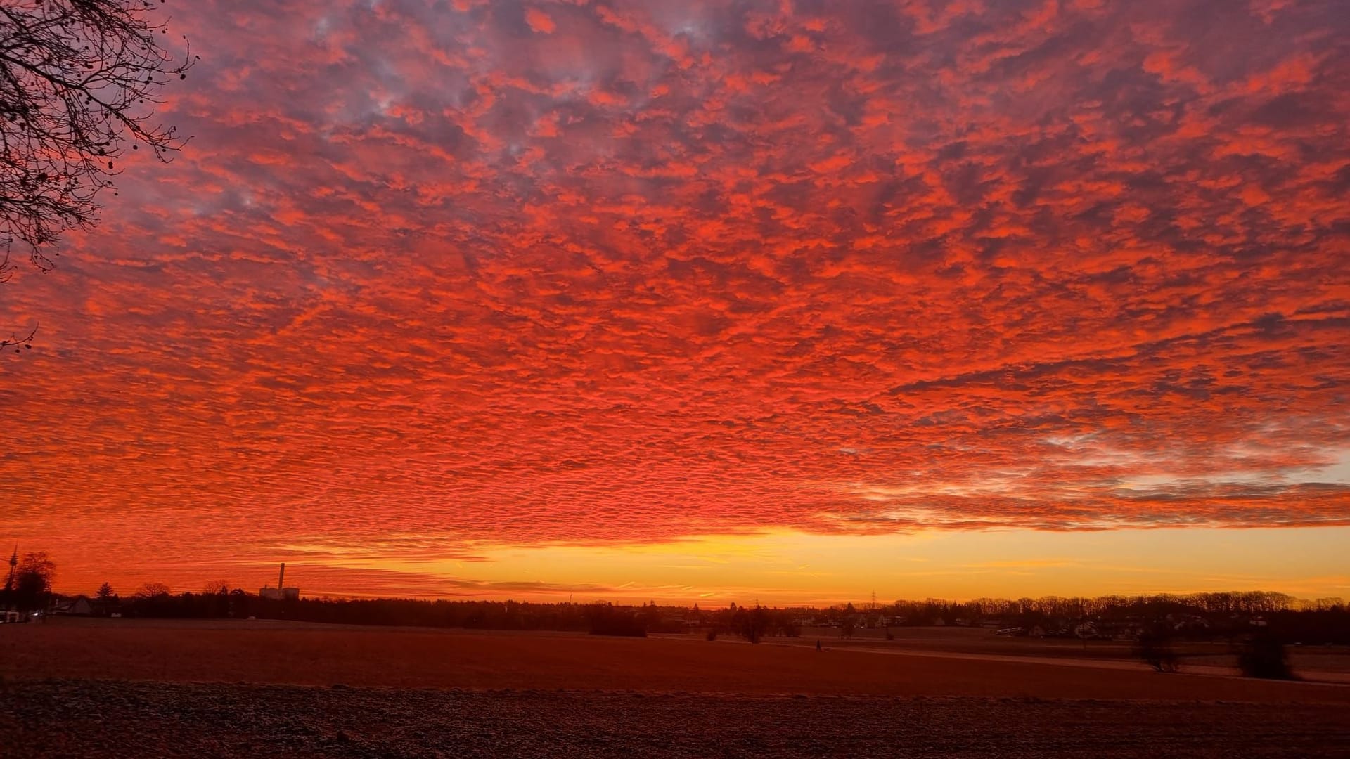 Über diesen Sonnenaufgang spricht am Dienstagmorgen ganz Franken.