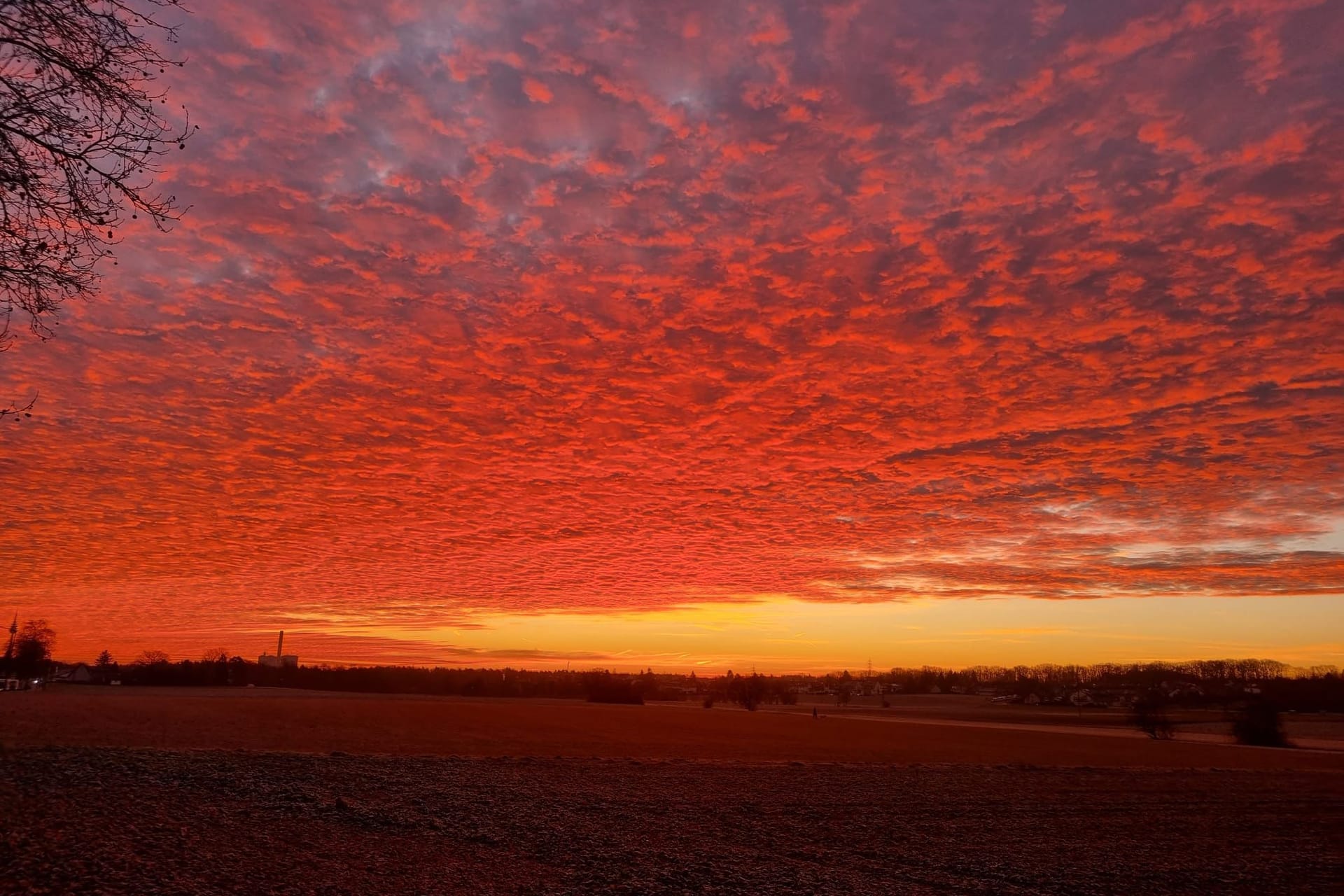 Über diesen Sonnenaufgang spricht am Dienstagmorgen ganz Franken.