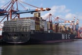 Weltgrößte Reedereien stoppen Fahrten durchs Rote Meer