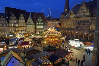 Der Weihnachtsmarkt auf dem Bremer Marktplatz: Am Donnerstag ist Sturm statt besinnliche Stimmung angesagt.