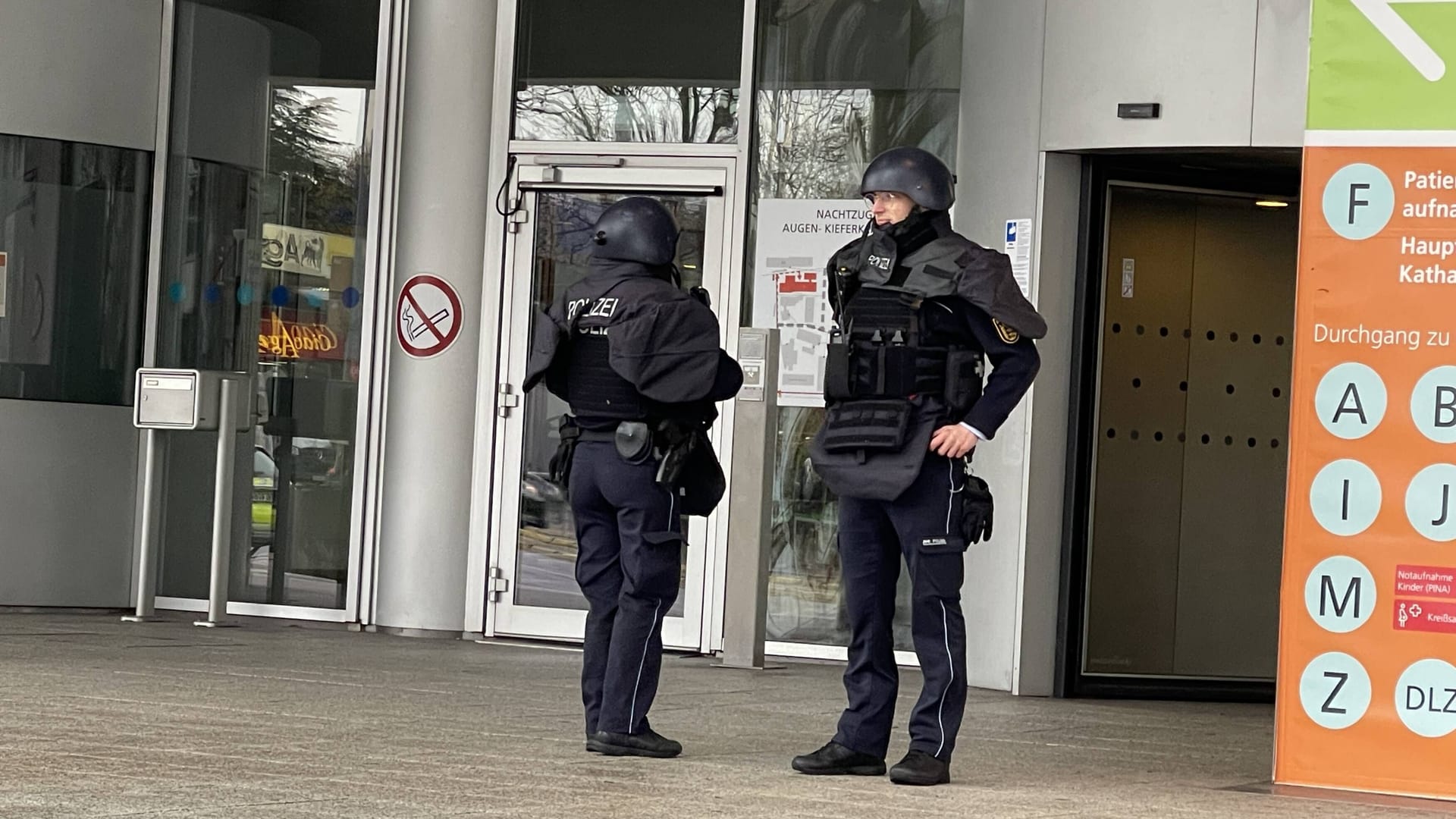 Großeinsatz am Katharinenhospital – die Hintergründe bleiben unklar.