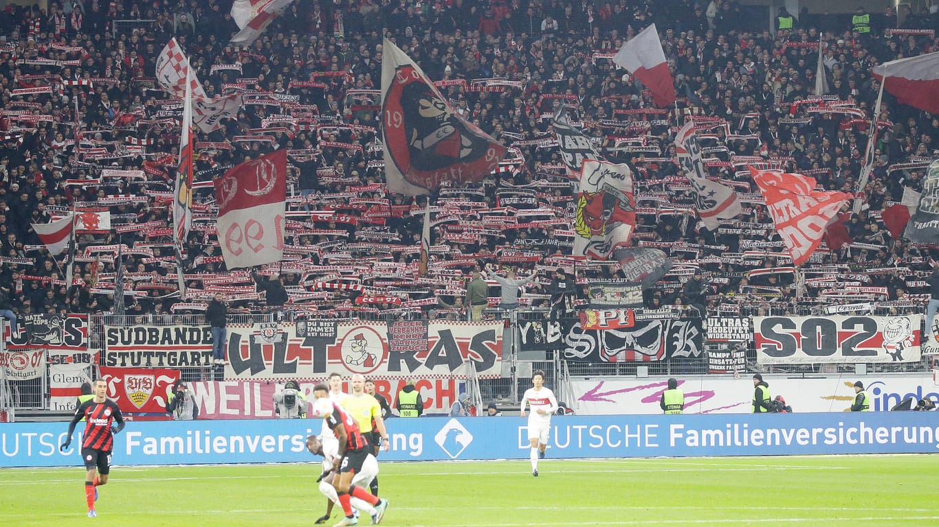 Beim Bundesliga-Fußballspiel zwischen Eintracht Frankfurt und dem VfB Stuttgart kam es zu schweren Ausschreitungen (Symbolfoto vom Spiel).