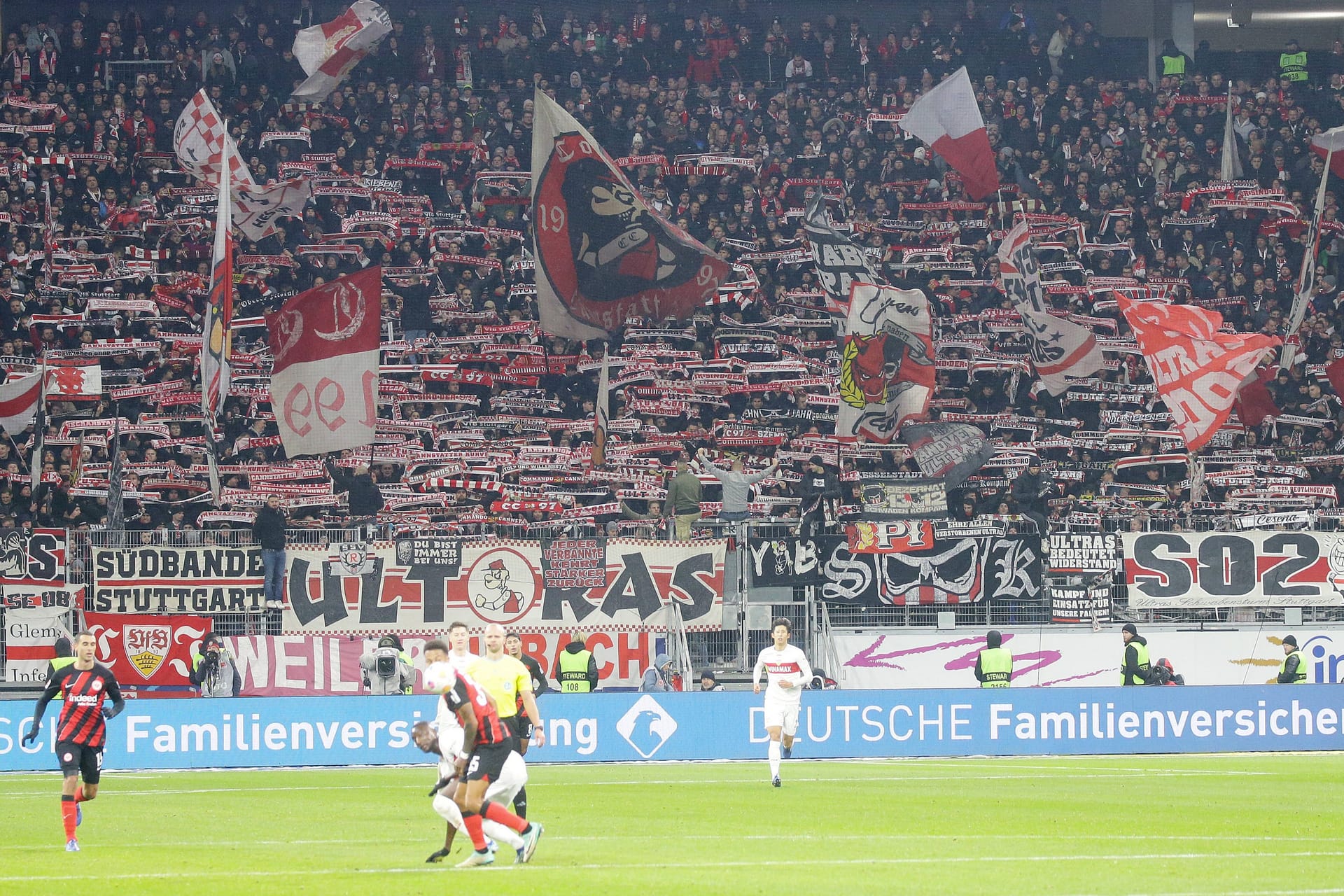 Beim Bundesliga-Fußballspiel zwischen Eintracht Frankfurt und dem VfB Stuttgart kam es zu schweren Ausschreitungen (Symbolfoto vom Spiel).