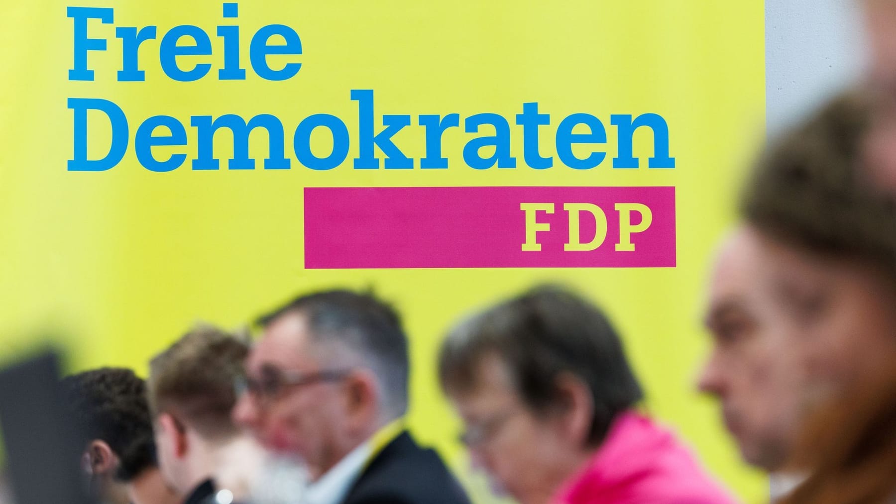 Regierung | FDP-Mitglieder Sollen über Verbleib In Koalition Abstimmen