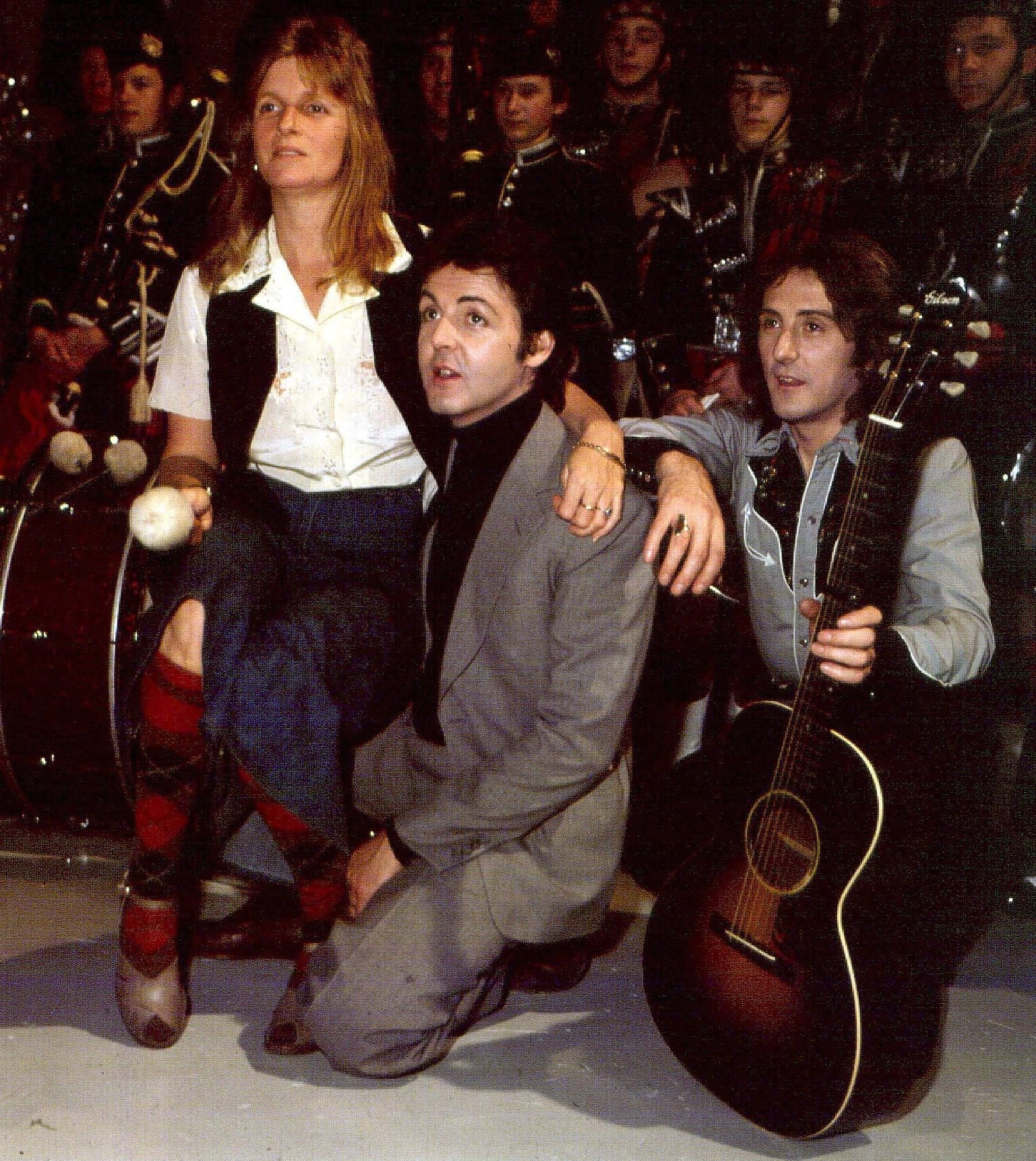 Linda und Paul McCartney mit Denny Laine (r.) bei einem Auftritt Ende der Siebzigerjahre.