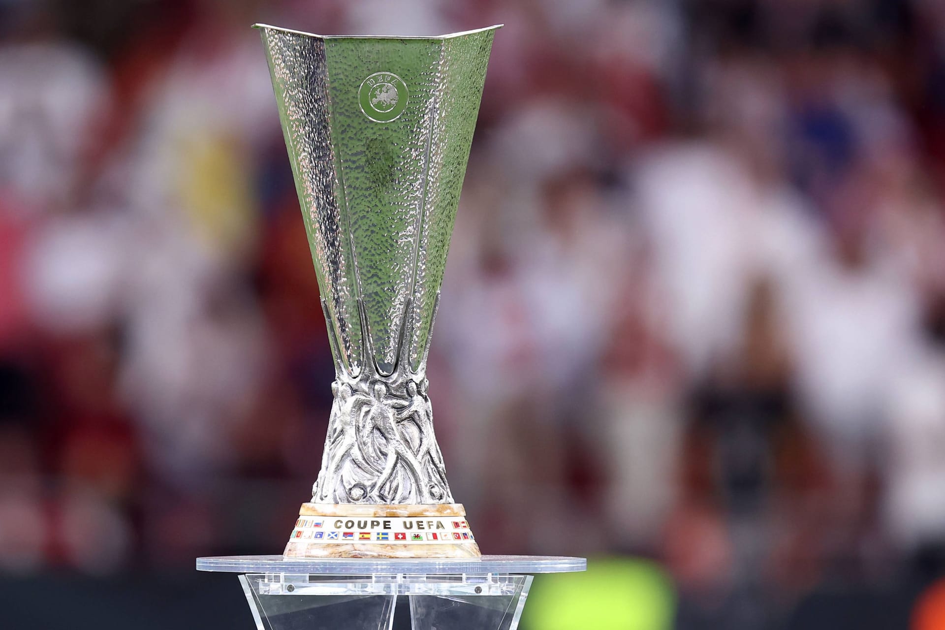 Das Objekt der Begierde: Die Europa-League-Trophäe.