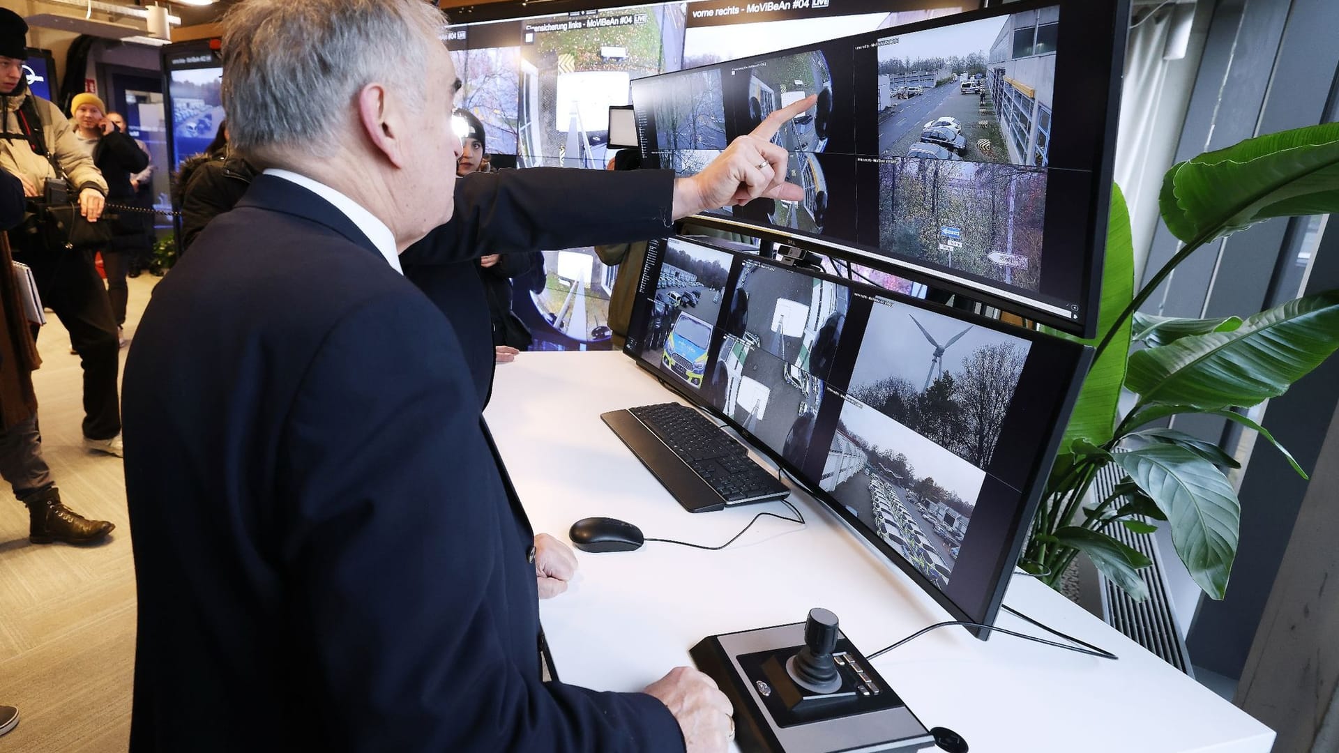 Vorstellung neue mobile Videobeobachtungsanlagen der Polizei Vorstellung neue mobile Videobeobachtungsanlagen der Polizei