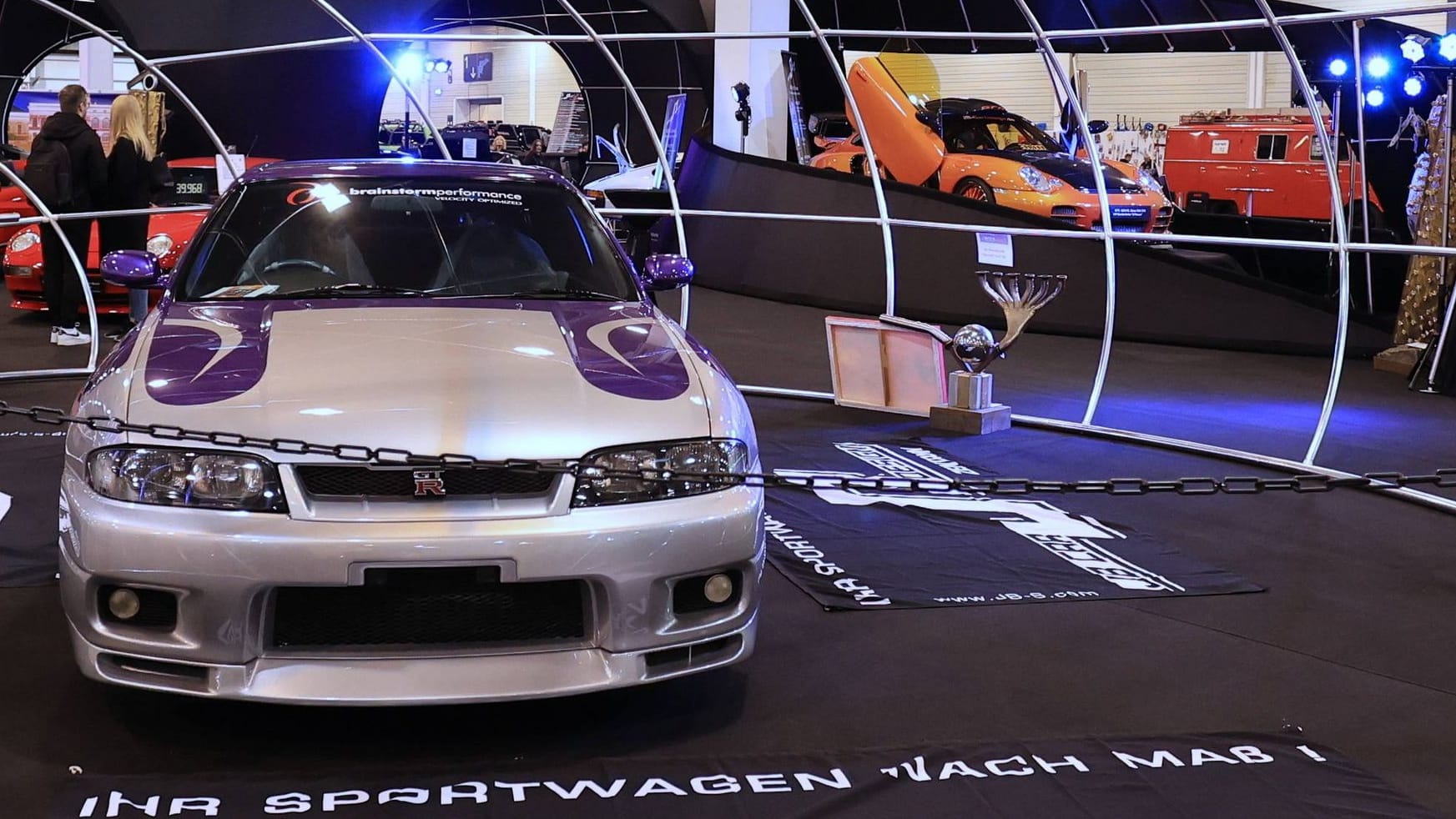 Auto auf der "Essen Motor Show" (Symbolfoto): Vor den Hallen ist am Wochenende ein Mann festgenommen worden. Auto auf der "Essen Motor Show" (Symbolfoto): Vor den Hallen ist am Wochenende ein Mann festgenommen worden.