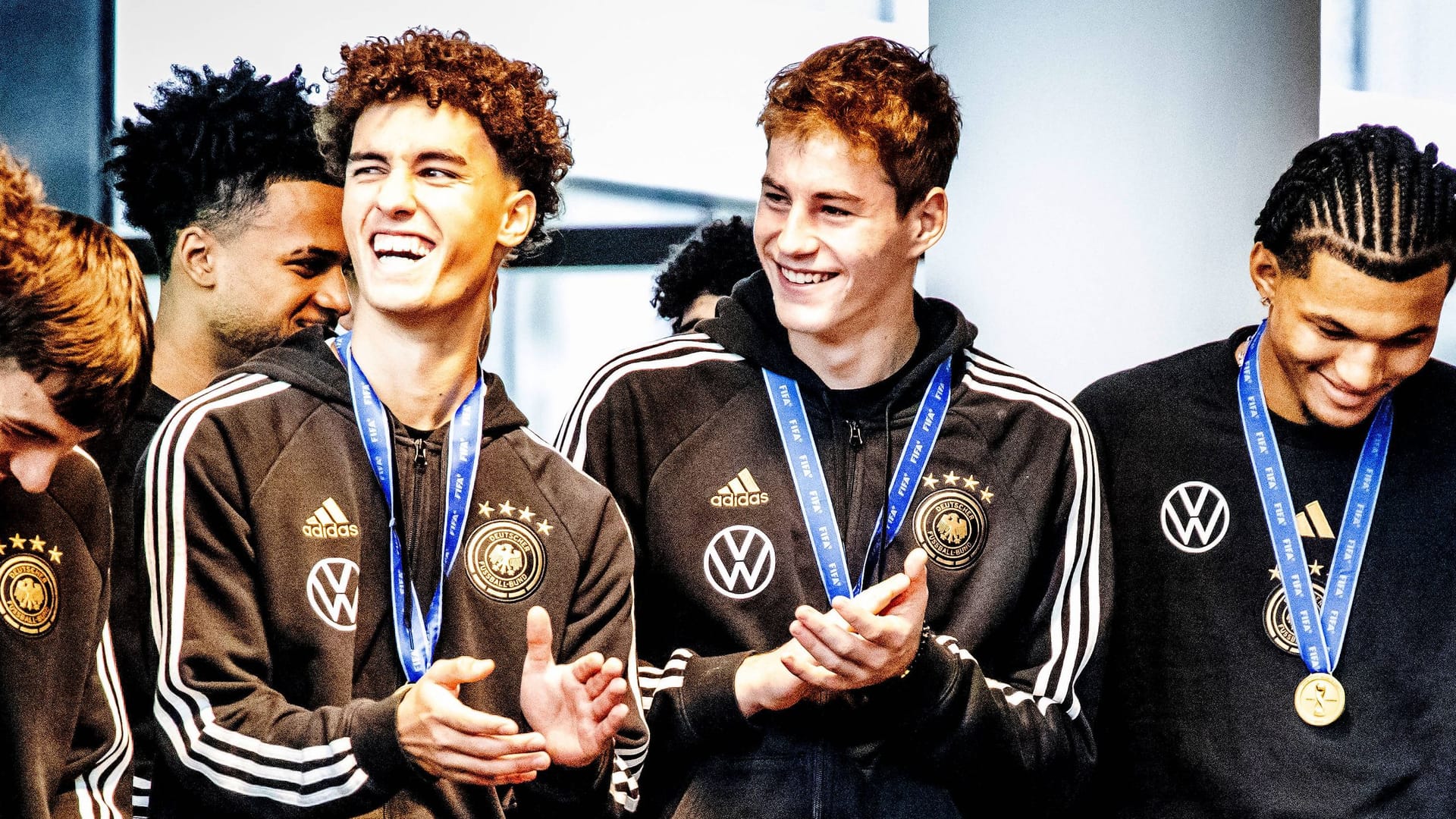 Empfang der U17 in Frankfurt: DFB-Präsident lobt die Mannschaft.
