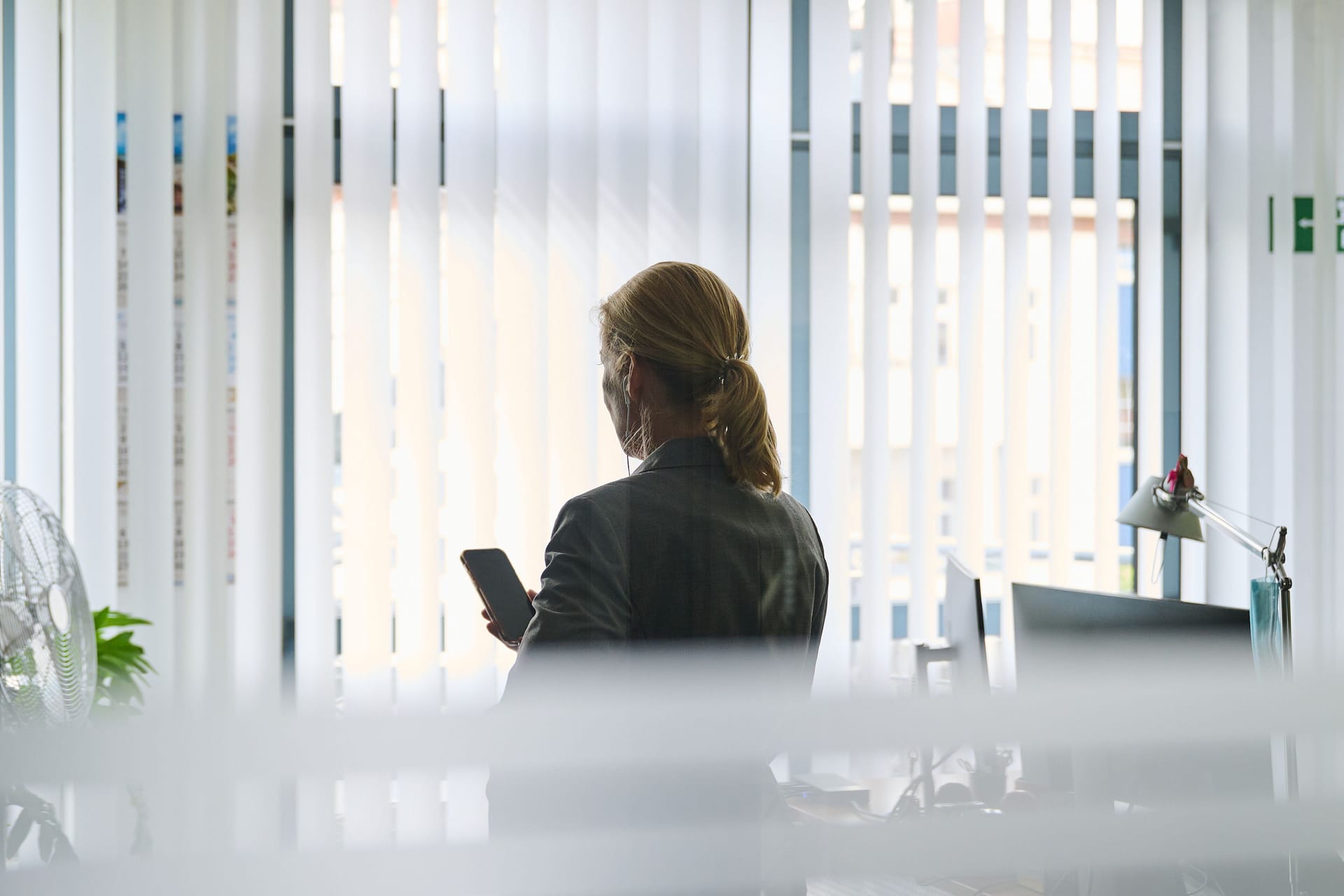 Allein im Dienst: Wer am Feiertag arbeitet, bekommt unter Umständen einen Lohnzuschlag vom Arbeitgeber.