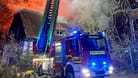 Ausgedehnter Gebäudebrand im Ossenbergweg: Nach ersten Informationen wurde bei dem Brand niemand verletzt.