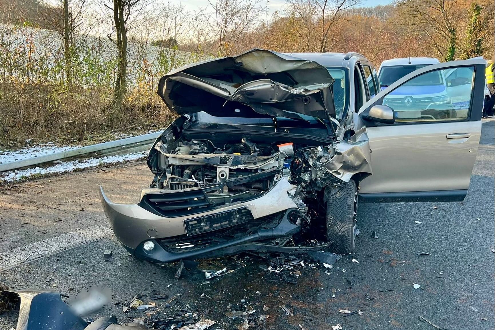 Crash-Auto auf der Autobahn in NRW: Am Sonntag hatte die Feuerwehr Sprockhövel viel zu tun.