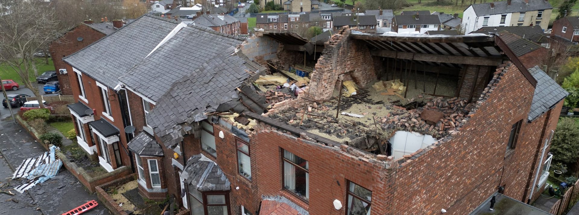 Mutmaßlicher Tornado sorgt in der Nacht auf Donnerstag für Zerstörung im Großraum Manchester.
