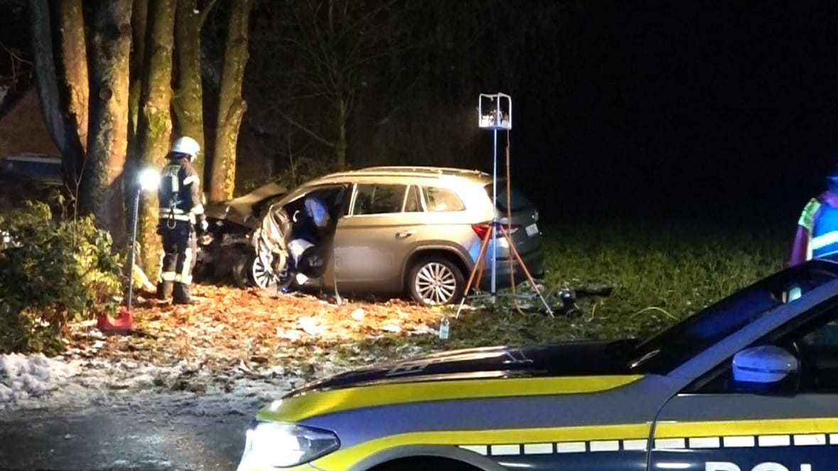 Unfallstelle im Landkreis Oldenburg: Die Frau des Verstorbenen musste psychologisch betreut werden.