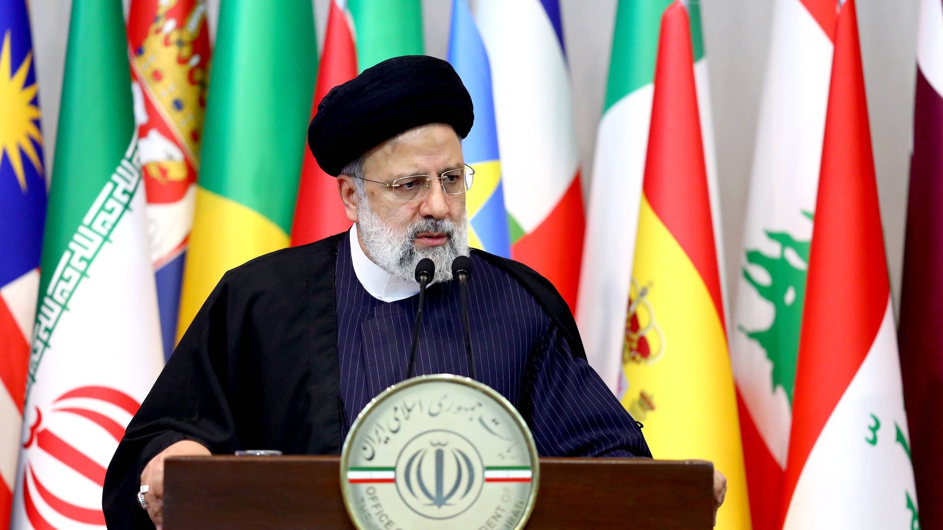 Der iranische Präsident Ebrahim Raisi (Archivbild) hat Israel Vergeltung angedroht.