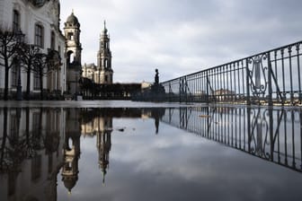Dresden: Laut Prognosen sollte die Elbe einen Wasserstand von sechs Metern erreichen.
