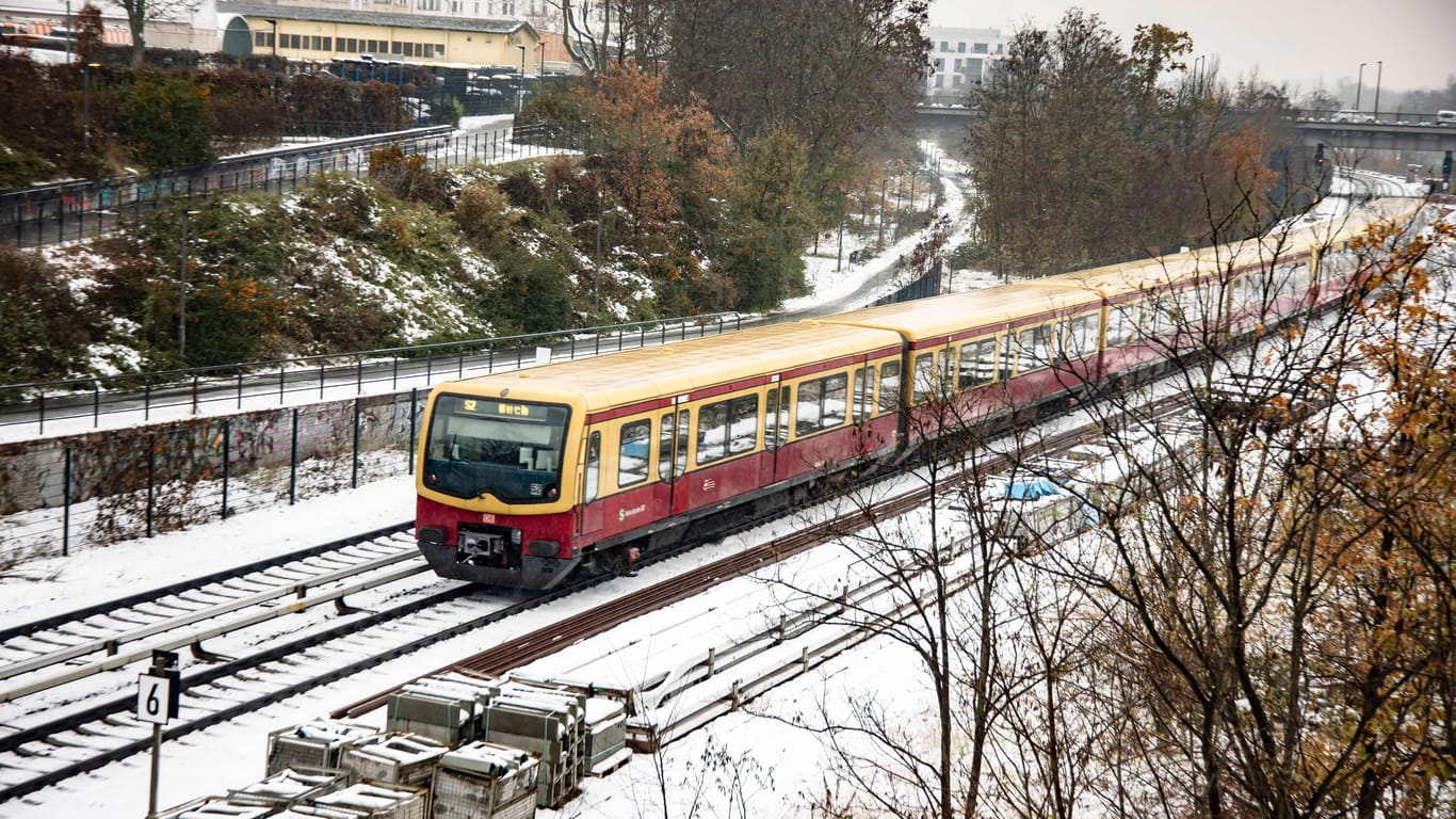 Berliner S-Bahn unterwegs in Berlin (Symbolfoto): Im neuen Jahr wird der Nord-Süd-Tunnel wochenlang gesperrt.