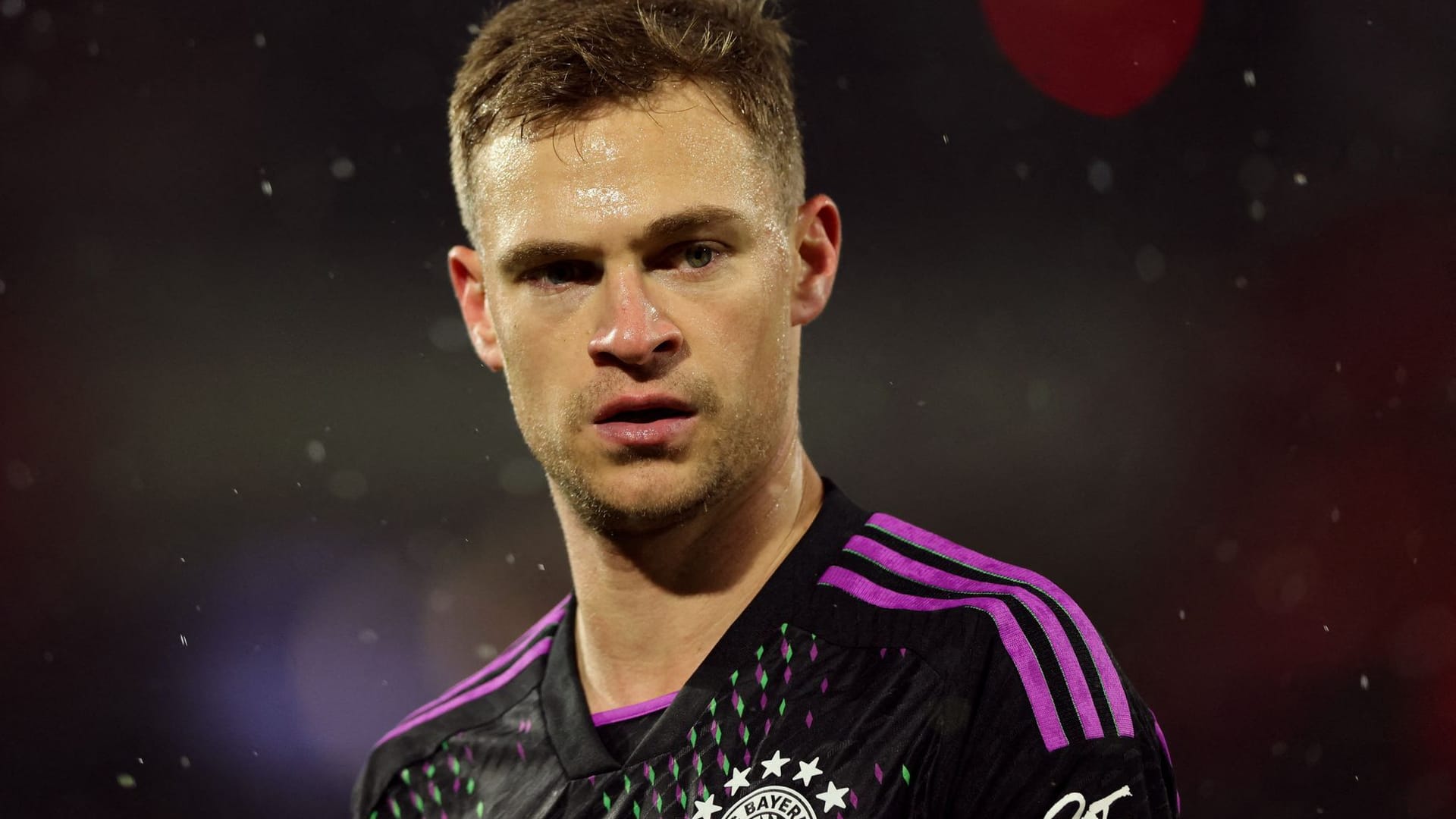 Joshua Kimmich: Der Mittelfeldmann des FC Bayern wurde auf diversen anzüglichen Fotos und Videos markiert.