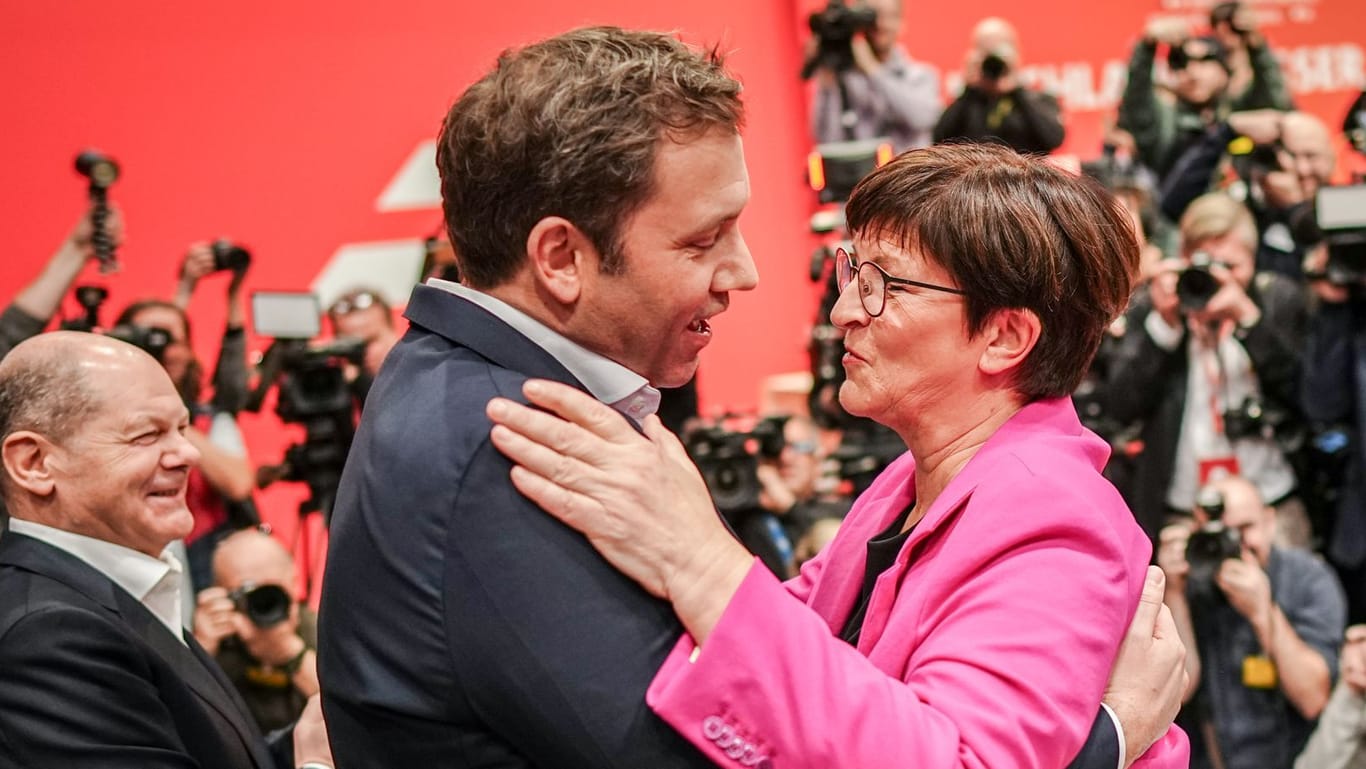 Esken und Klingbeil auf dem SPD-Parteitag: Feindbild Friedrich Merz.