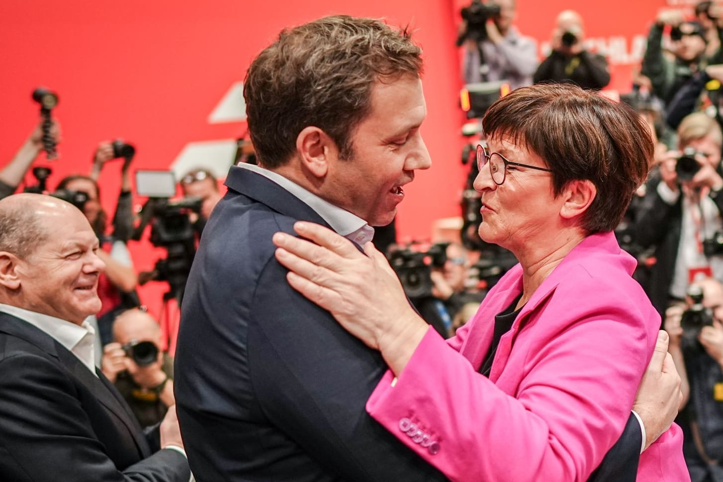 Esken und Klingbeil auf dem SPD-Parteitag: Feindbild Friedrich Merz.